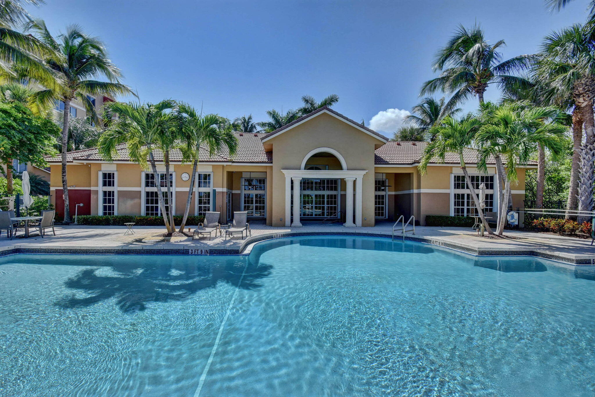 HYPOLUXOS MARINERS CAY CONDO - Residential