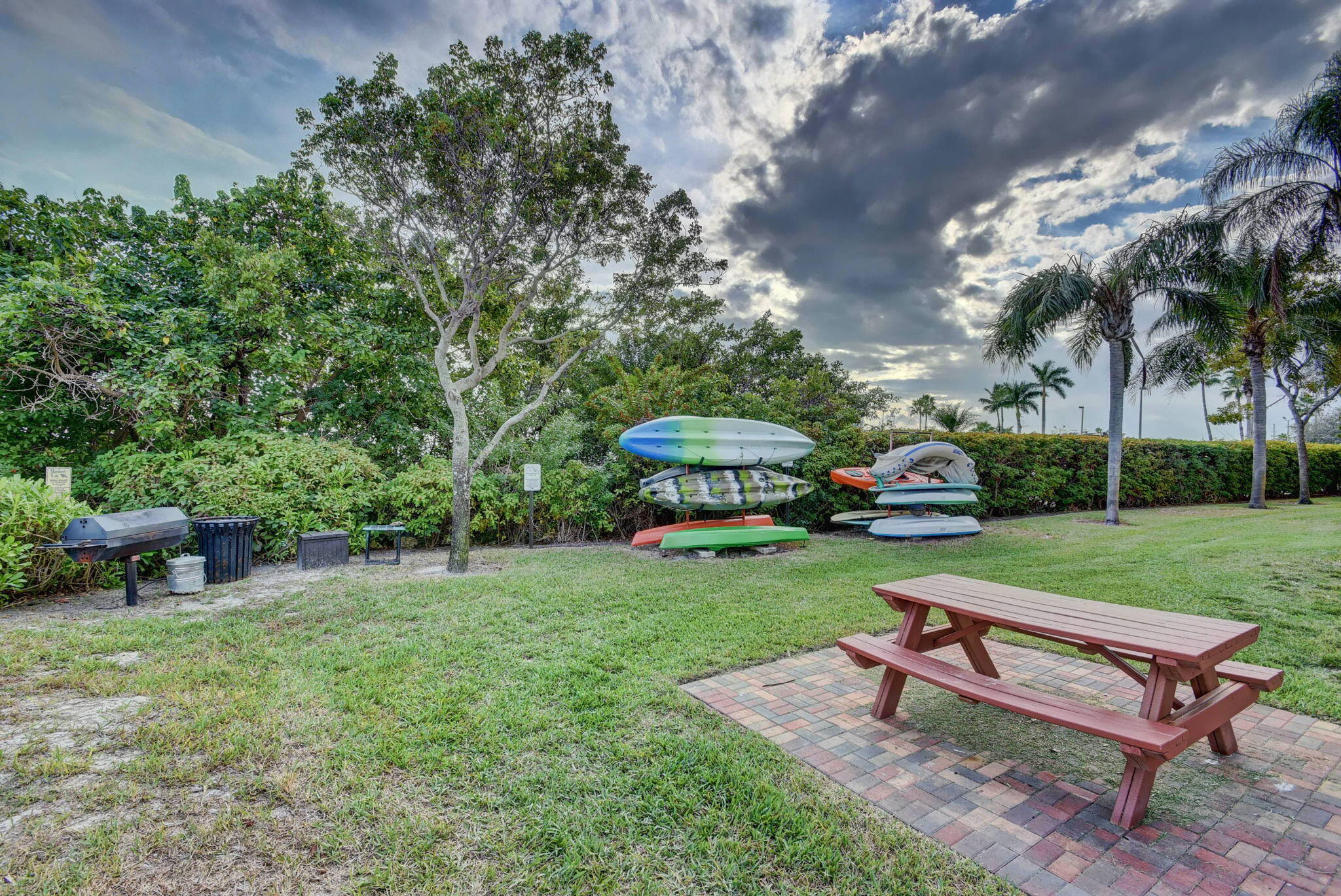 HYPOLUXOS MARINERS CAY CONDO - Residential