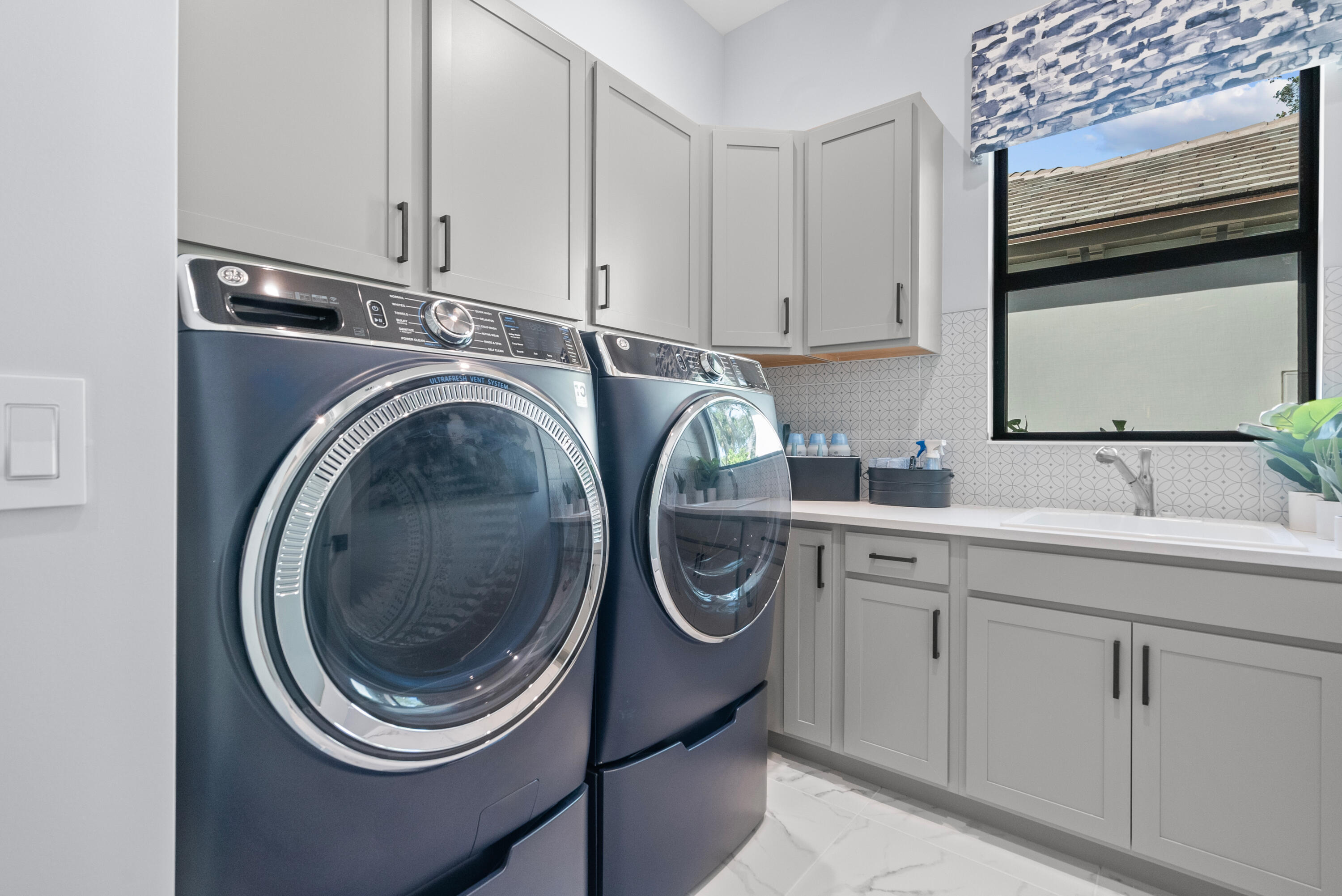 SEAGLASS P. D. - Residential