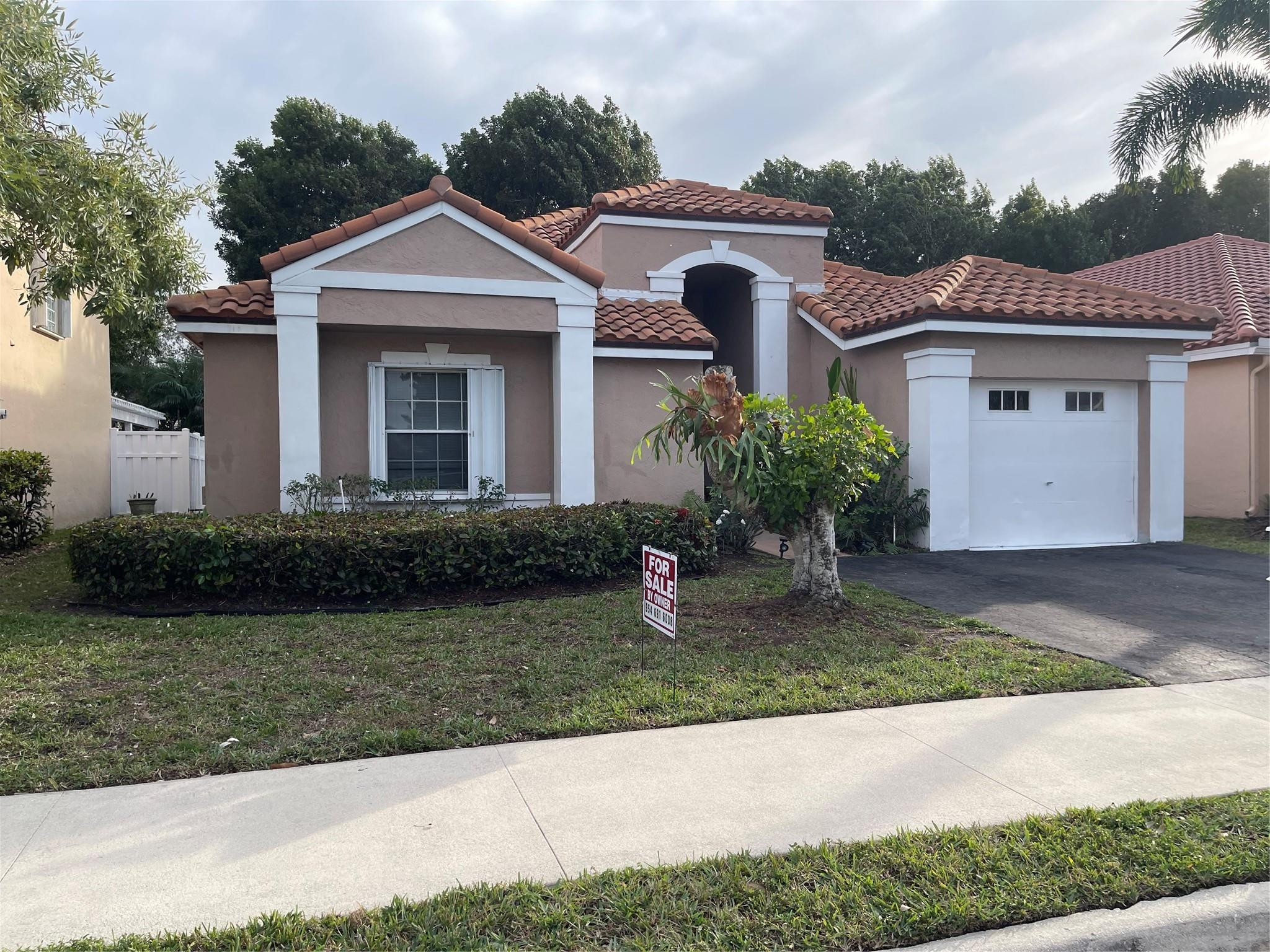 Beautiful gated neighborhood with a short walk to a beautiful community pool & park. Great school district, new kitchen appliances & flooring.