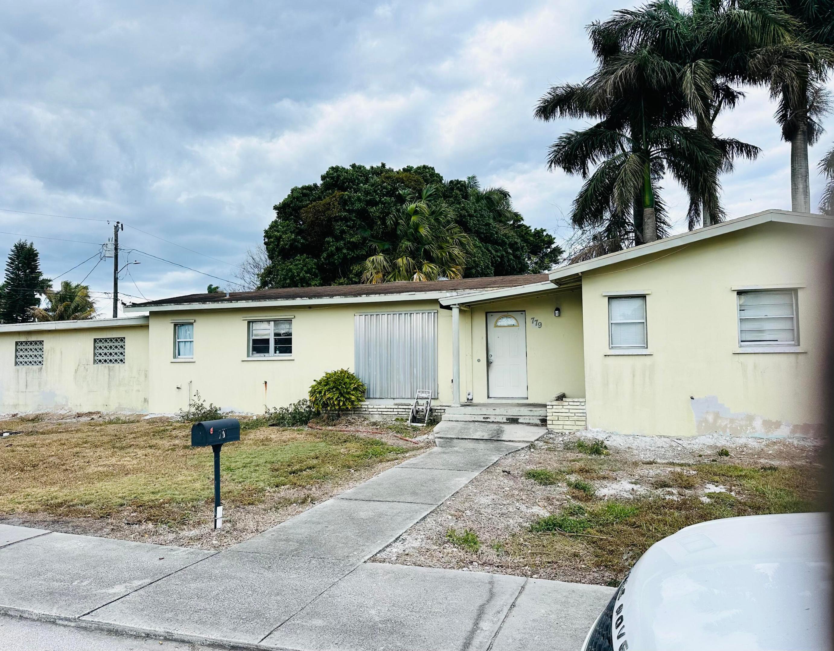 Great starter home, corner lot, needs some work with plenty of space and the opportunity of fixing up and making it your own.  Property is near Elementary, Middle and High School.  Sellers are very MOTIVATED.  Please send all offers!!!