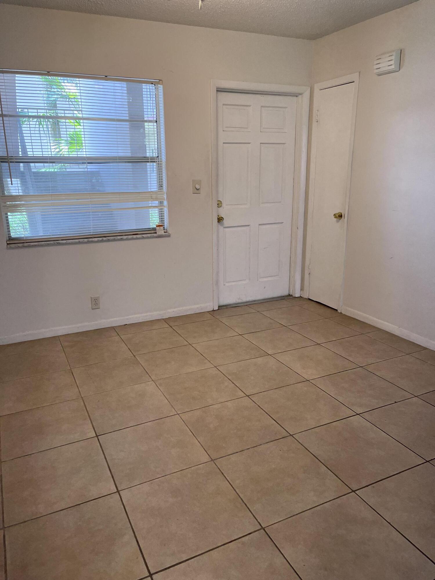 ARROWHEAD CONDO NO IX - Residential