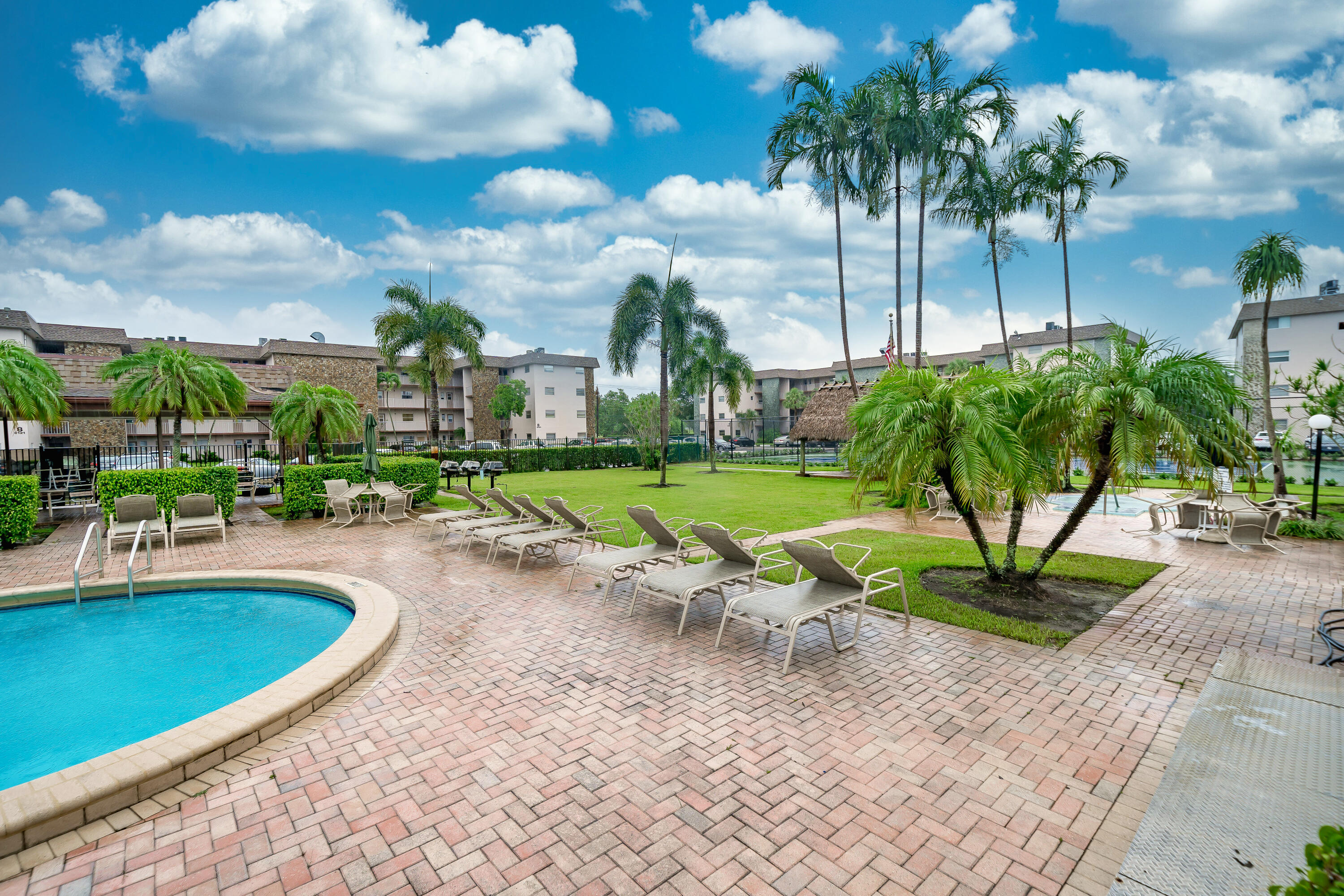 ARROWHEAD CONDO NO IX - Residential