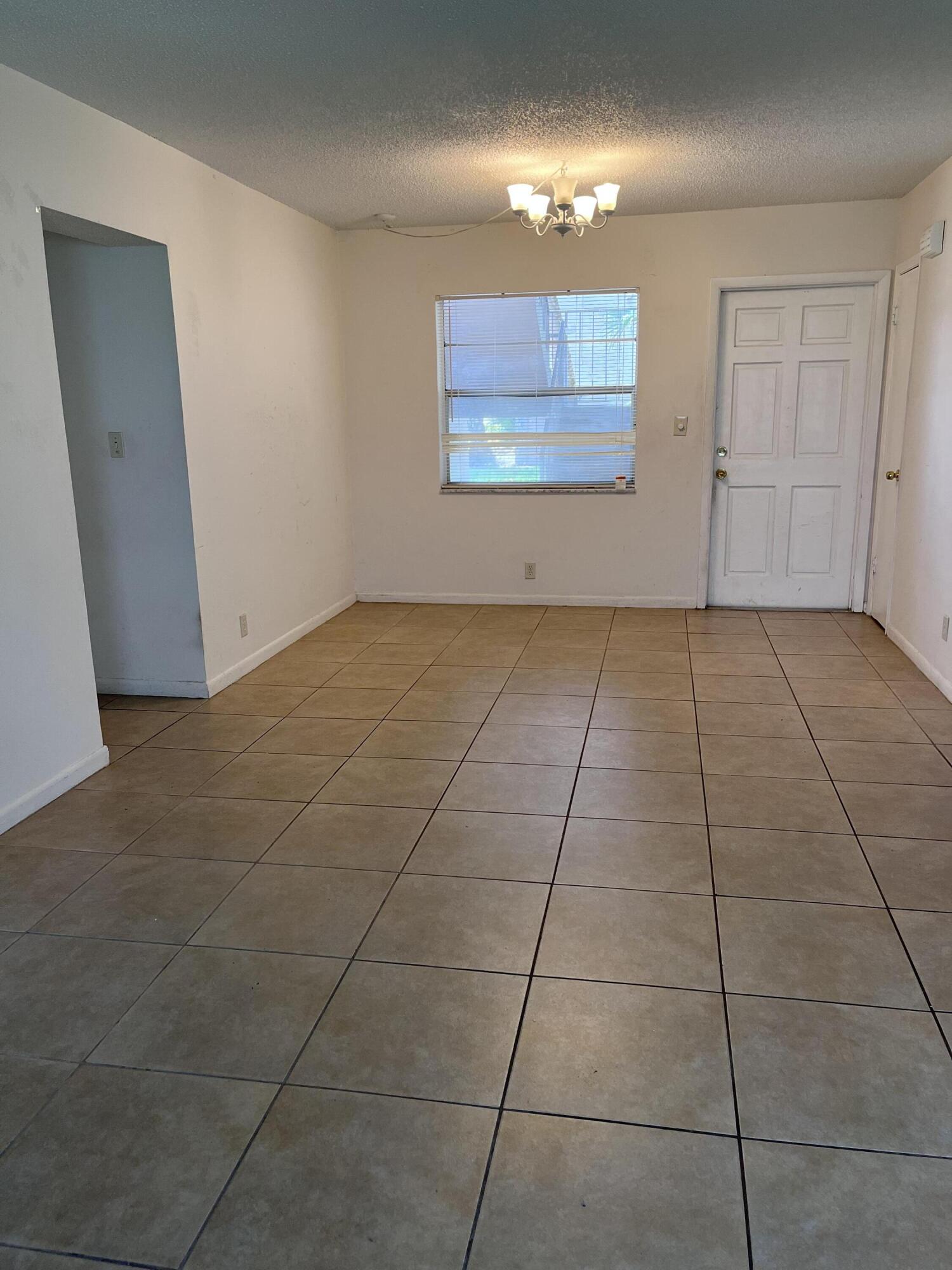 ARROWHEAD CONDO NO IX - Residential