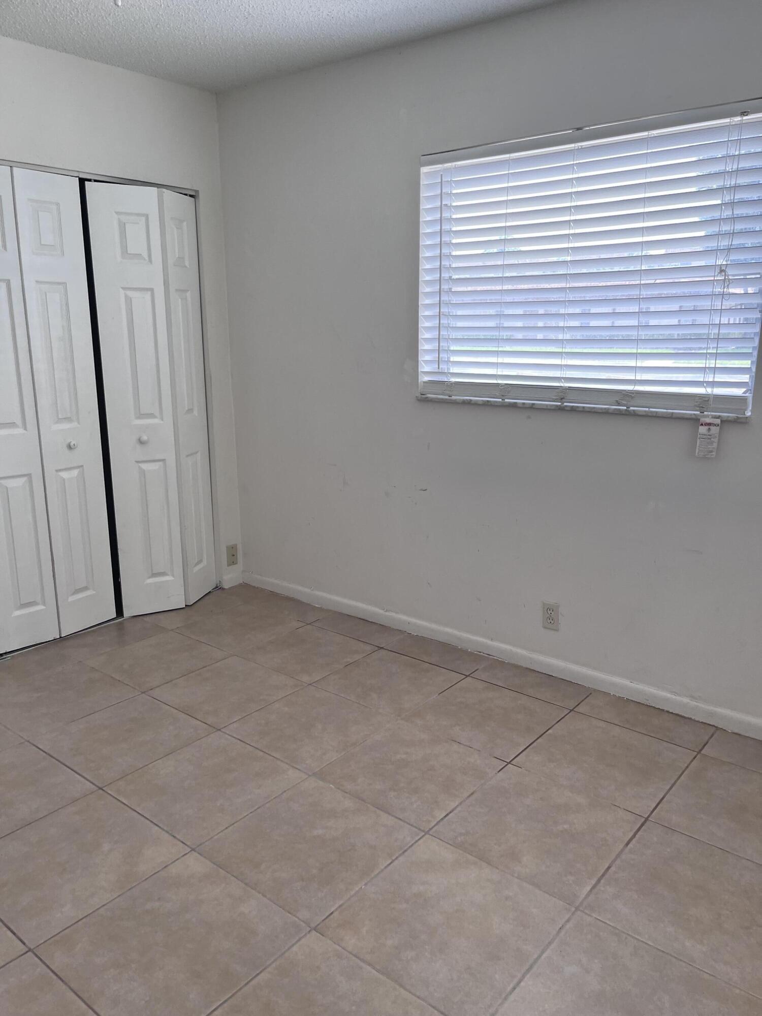 ARROWHEAD CONDO NO IX - Residential