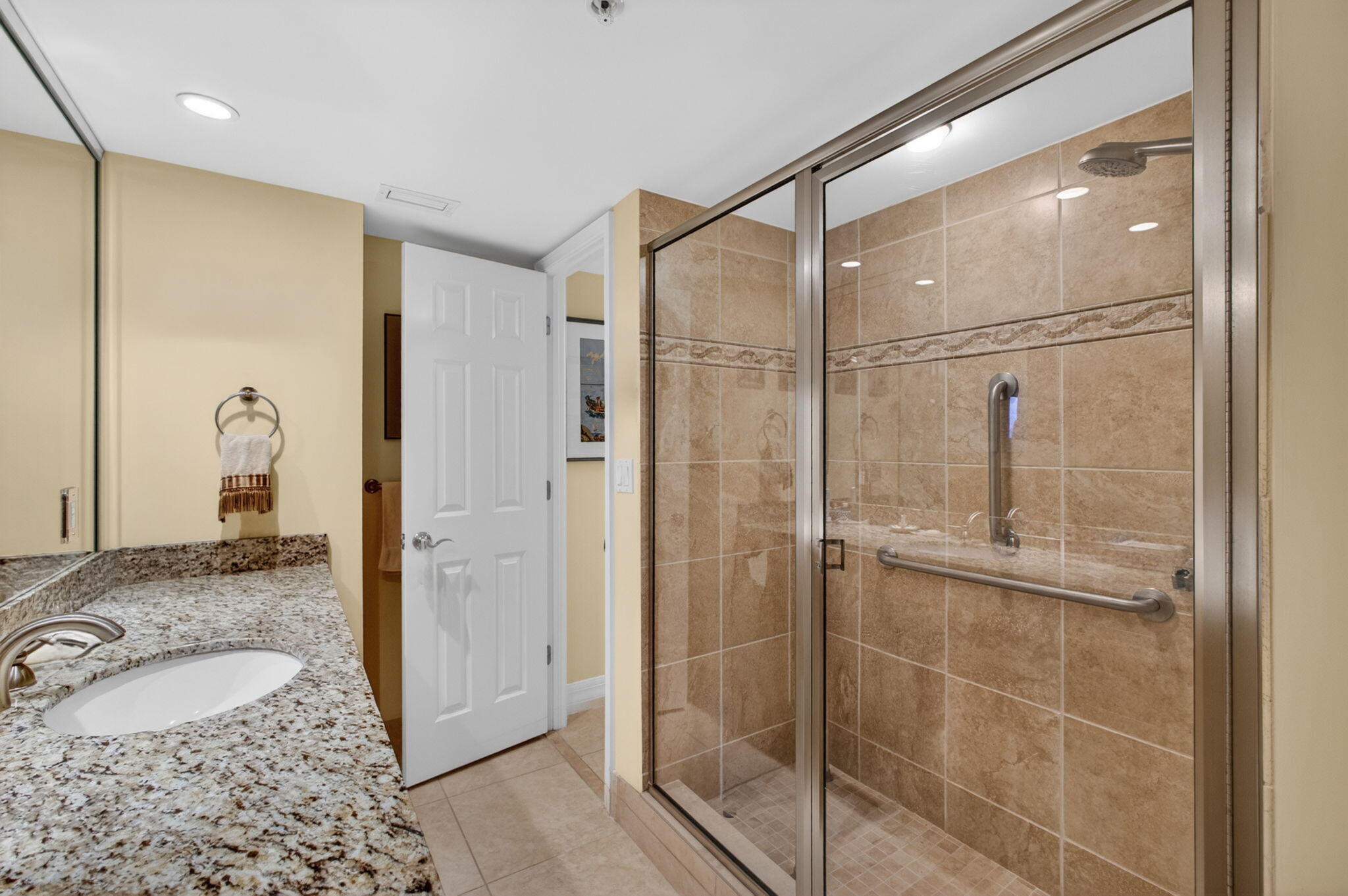 TIARA CONDO - Residential
