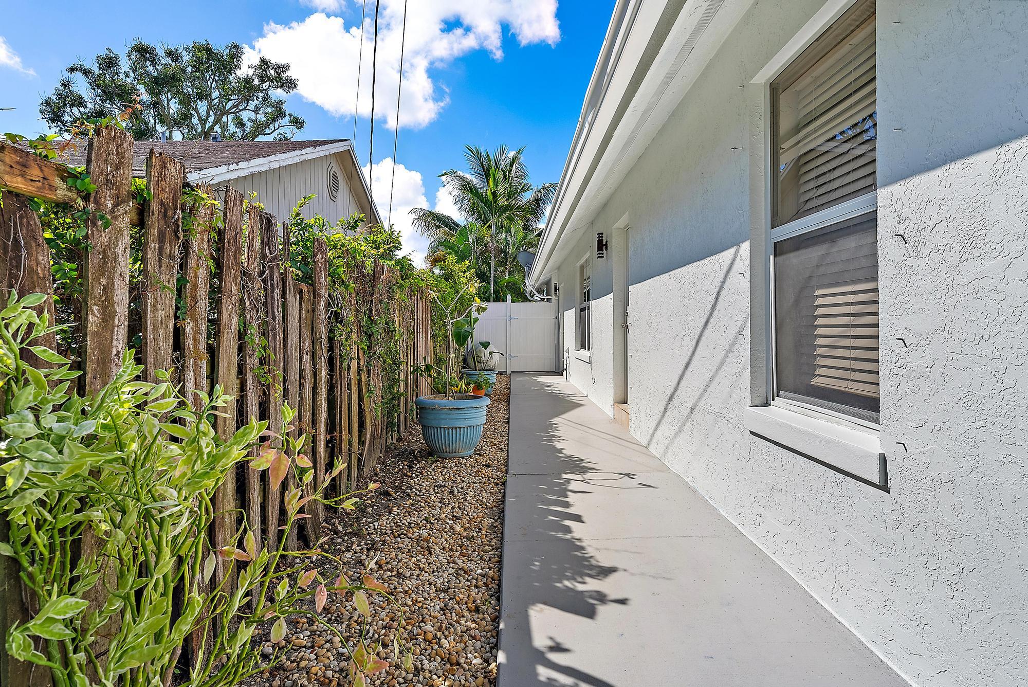 NORTH PALM BEACH HEIGHTS SEC 2B - Residential