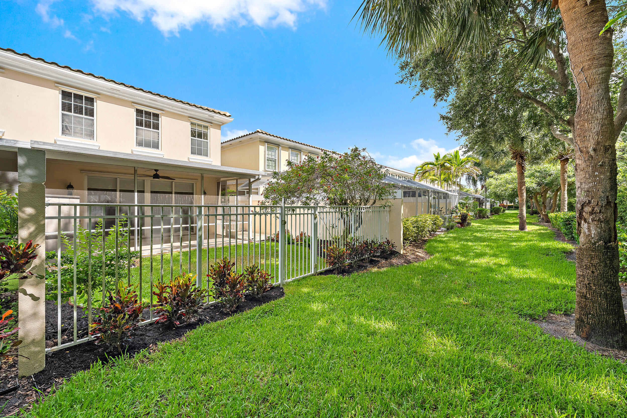 Catalina Lakes - Residential