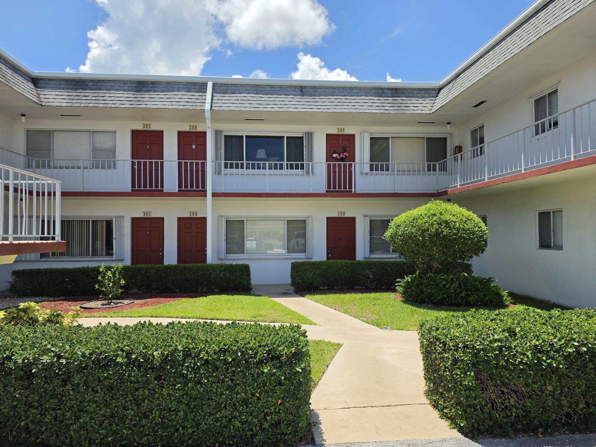 Ground floor unit in the highly sought after 55+community of Murry Hills. This impeccably maintained, oversized 1 bedroom, 1 bathroom unit boasts a spacious living area with wood like vinyl flooring, a functional kitchen with plenty of cabinet space and an enclosed outdoor patio with extra storage. The active Murry Hills community boasts a heated pool, sauna, exercise rooms, billiards, ping pong, pickle-ball, bocce, shuffleboard, putting green, woodworking shop, arts & crafts, auditorium, library and car washing area. All of this, just steps from Lake Osborne and with scenic walking and bike trails. Just minutes to the beach, restaurants and shopping.