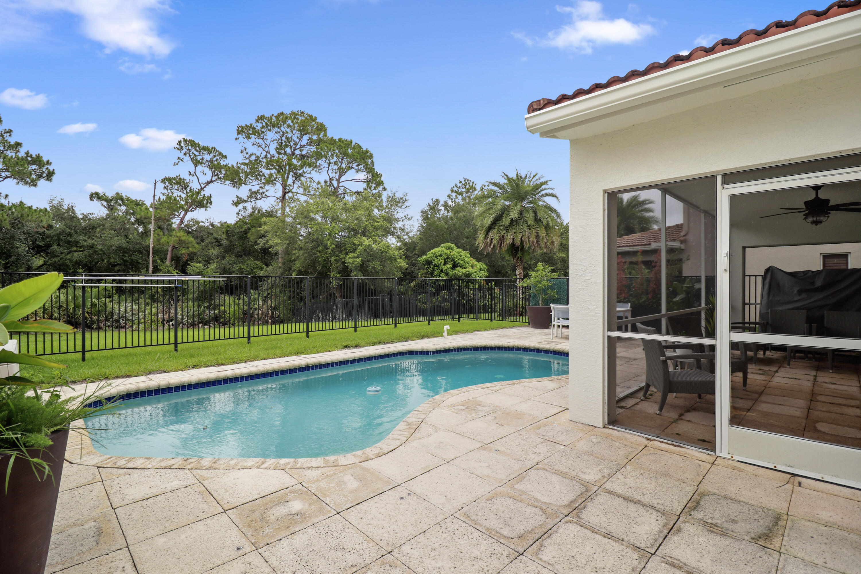 HIGHLANDS RESERVE - Residential Lease
