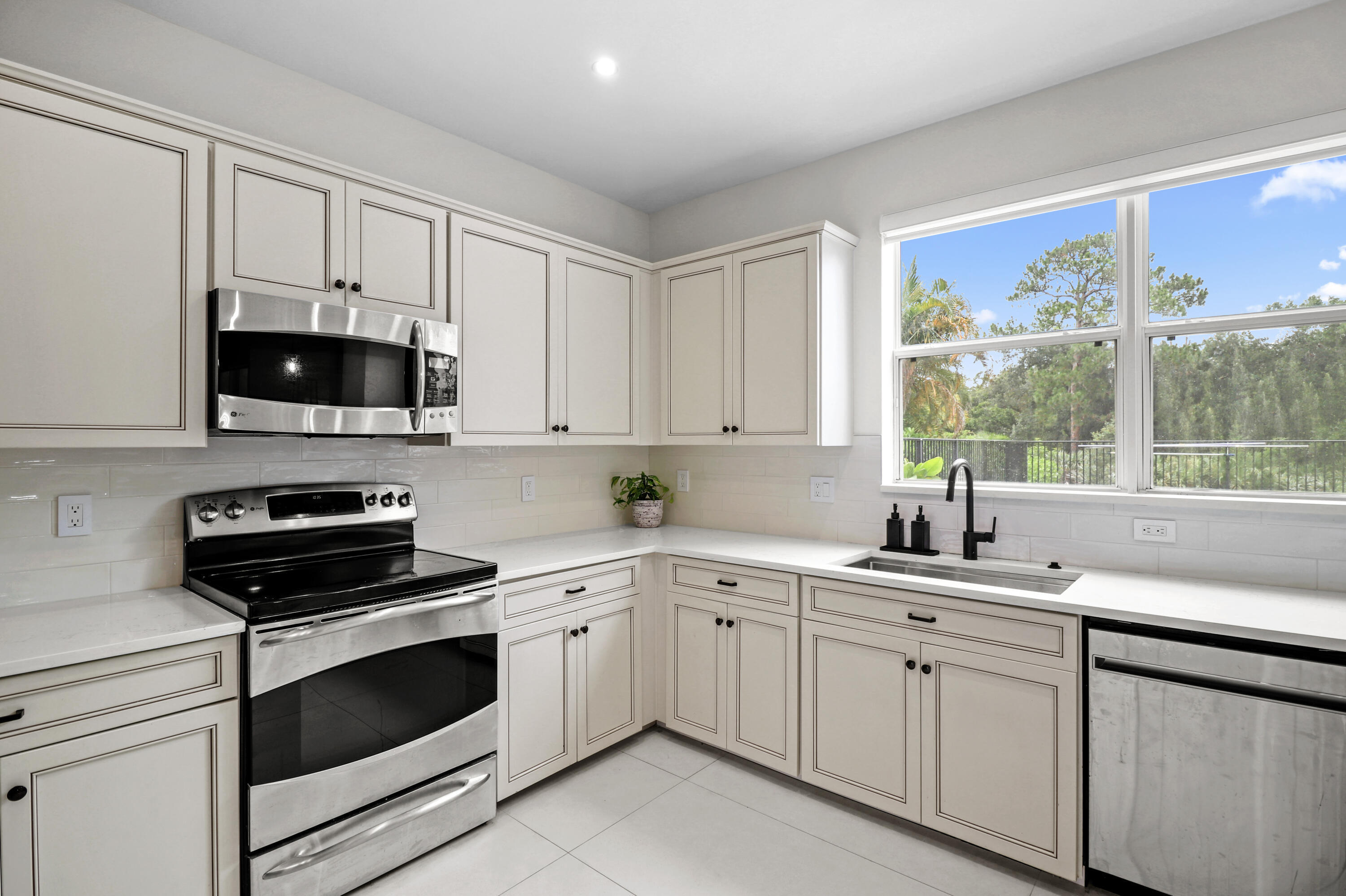 HIGHLANDS RESERVE - Residential Lease