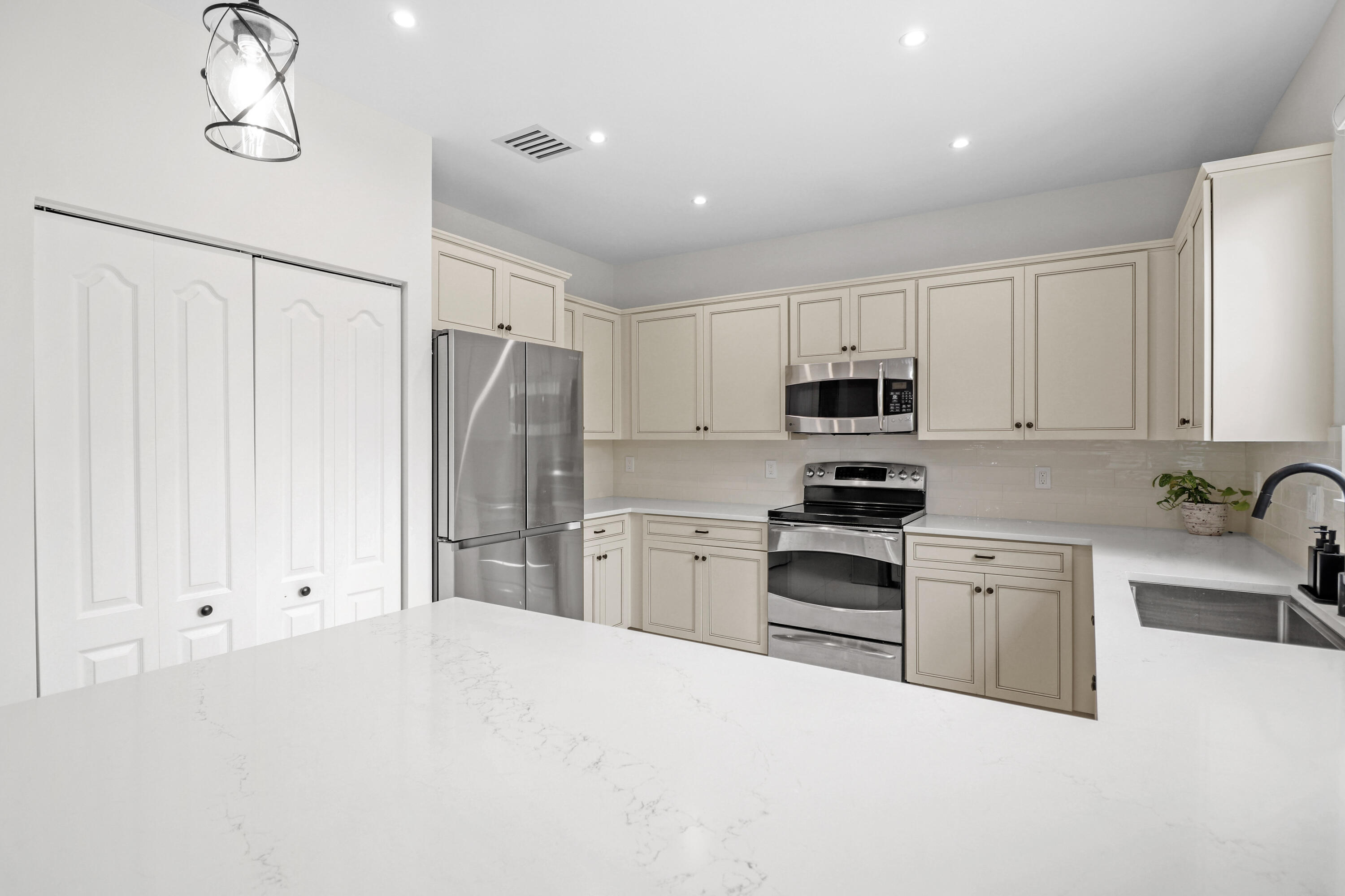 HIGHLANDS RESERVE - Residential Lease
