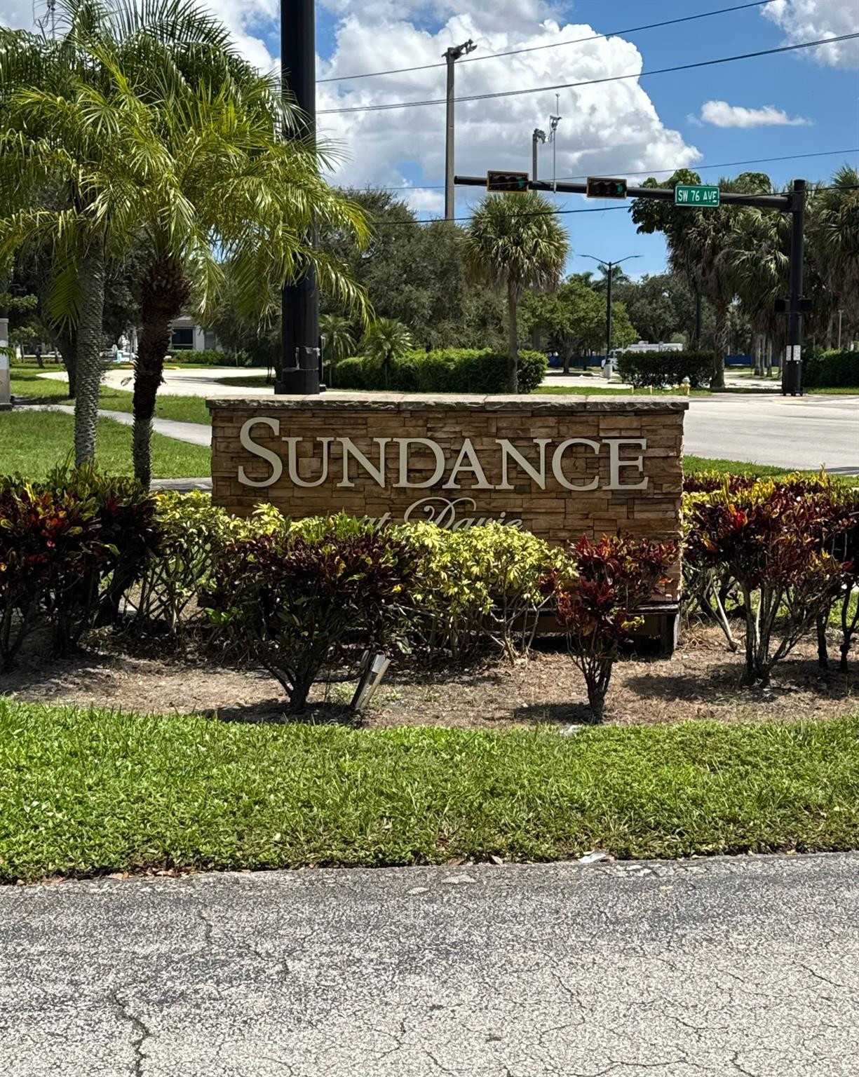 EXCELLENT FOR INVESTORS AND  2/2 CORNER GROUND FLOOR UNIT WITH FULL-SIZED WASHER AND DRIER, COMMUNITY POOL, TENNIS COURT, PICNIC AREA, GYM, LOCATED ACROSS FROM NOVA SOUTHEAST UNIVERSTY DENTAL SCHOOL, BROWARD COMMUNITY COLLEGE, FLORIDA ATLANTIC, CONVIENETLY LOCATED CLOSE TO 595 AND TURN PIKE, WHOLE FOODS, TRADER JOE, COSTCO, WALLGREENS, STARBUCKS AND MORE NEARBY PRICED TO SELL FAST, Lowest Priced unit in Complex WAKING DISTANCE TO ALL COLLEGES AND SHOPS ,  LOWEST PRICED 2 BEDROOM IN THE COMPLEX  HOA NO MINIMUM CREDIT SCORE JUST RENTED FOR 1950 PER MONTH LEASE END MARCH 2027 ONLY BY APPONTMENT WITH TENANT ONLY PLEASE READ BROKER REMARKS