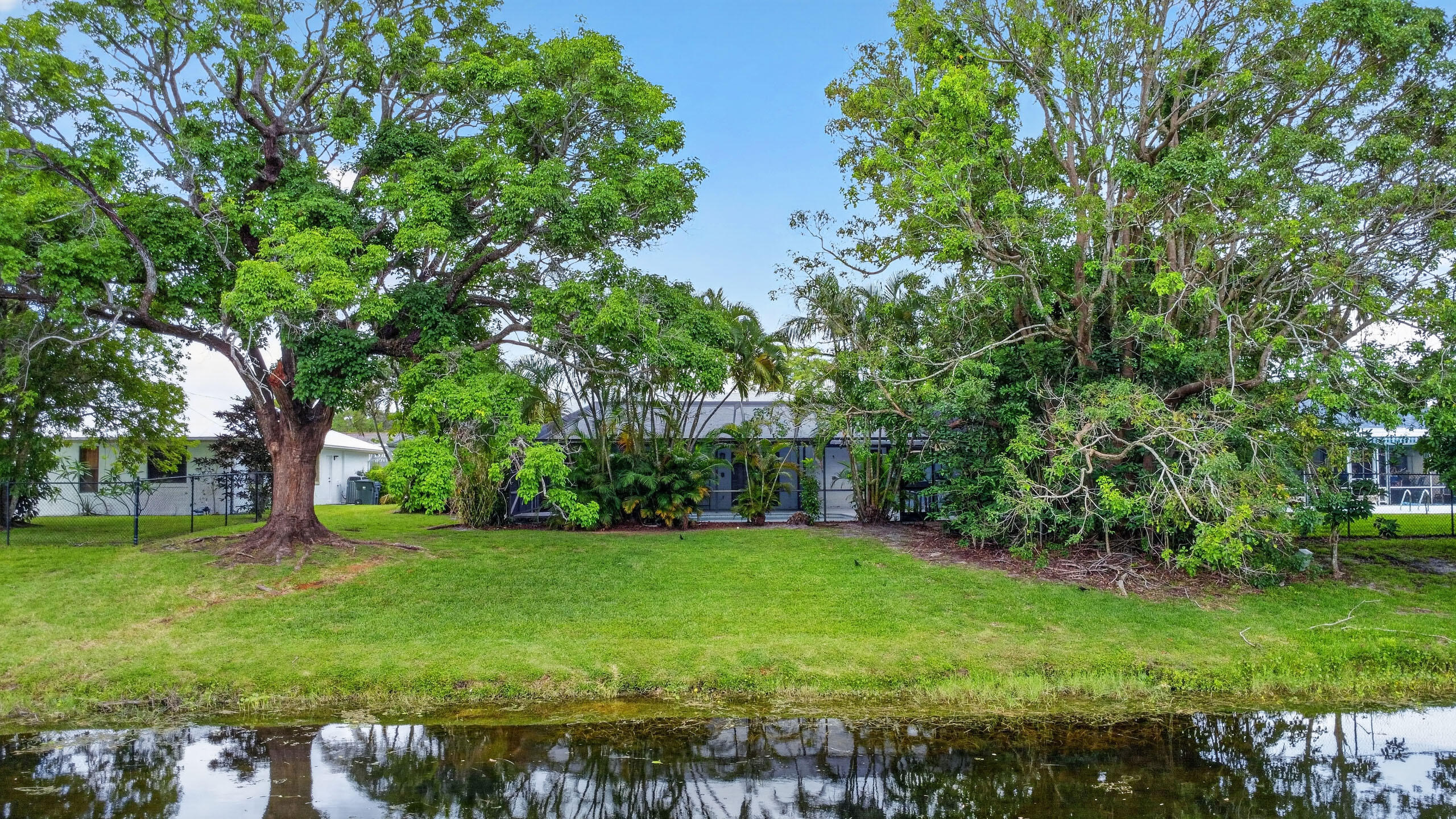 SUGAR POND MANOR OF WELLINGTON - Residential