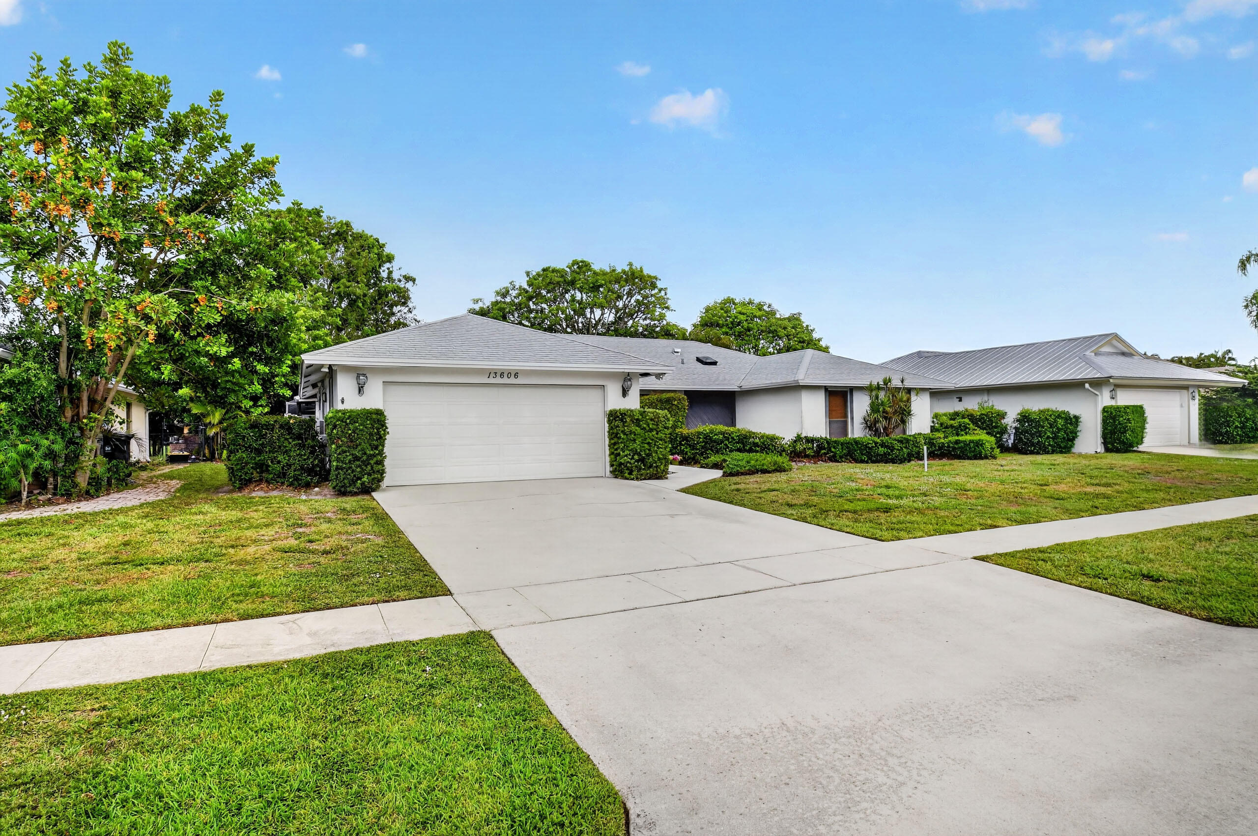 SUGAR POND MANOR OF WELLINGTON - Residential