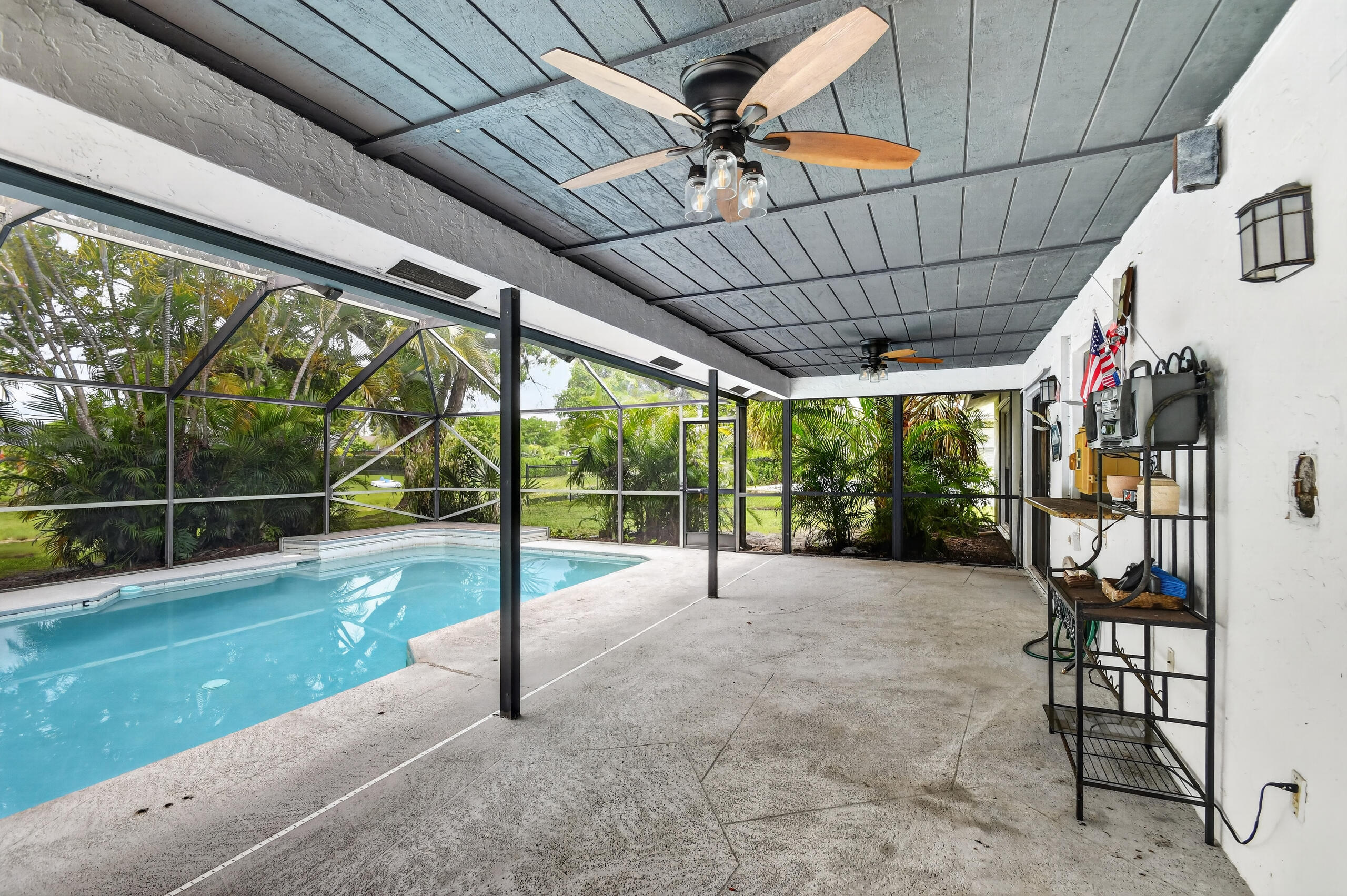 SUGAR POND MANOR OF WELLINGTON - Residential