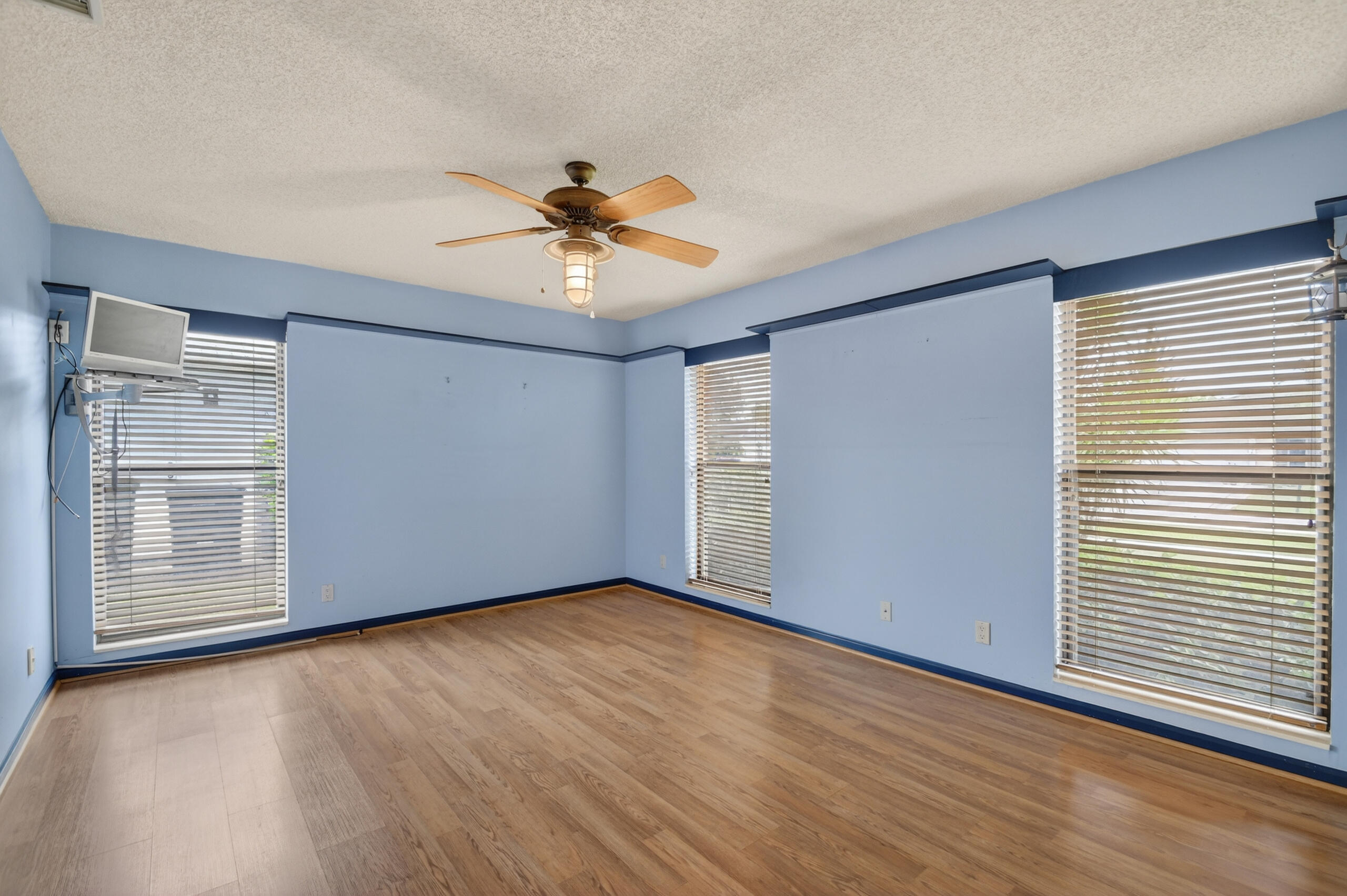 SUGAR POND MANOR OF WELLINGTON - Residential