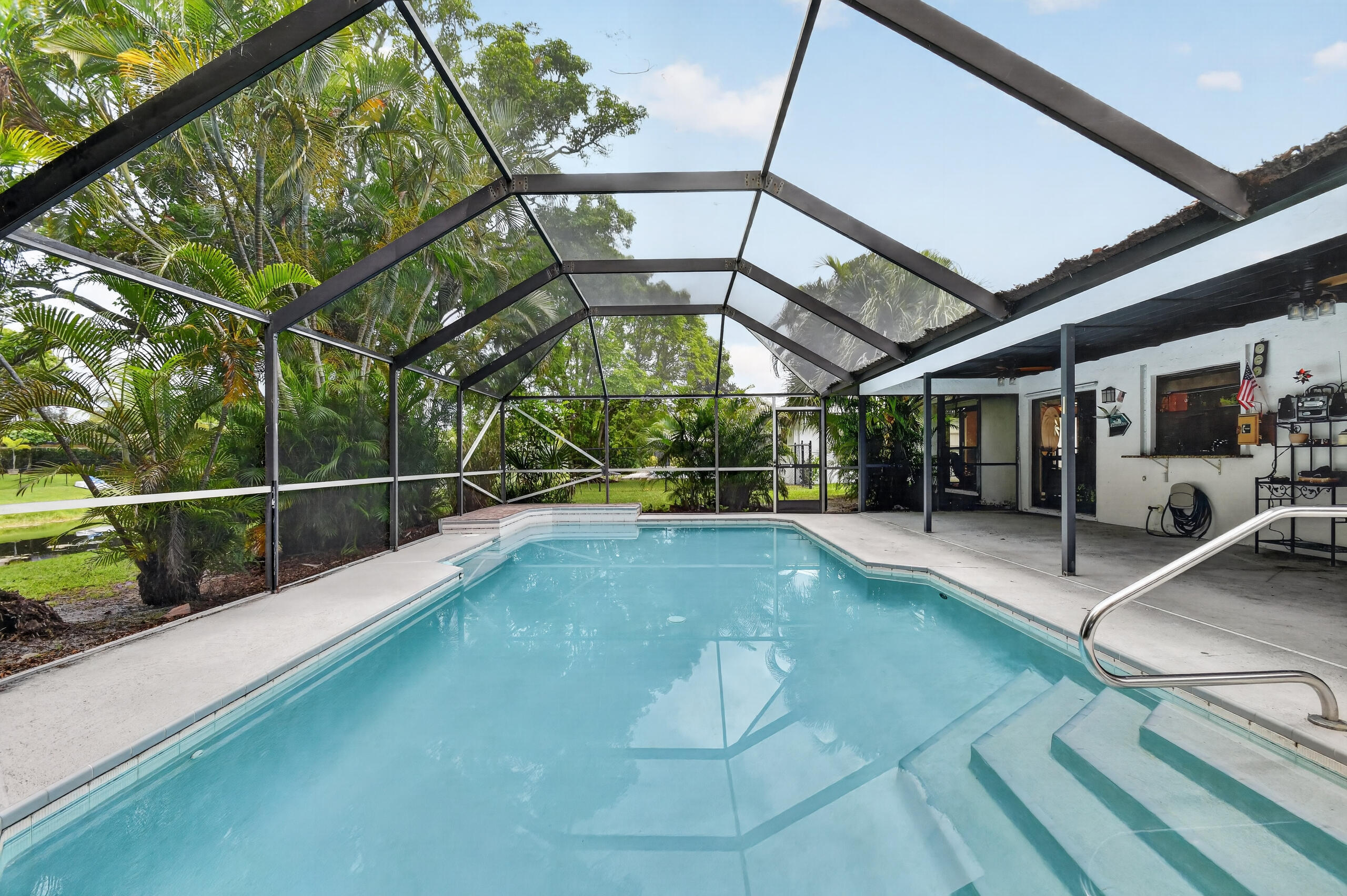SUGAR POND MANOR OF WELLINGTON - Residential
