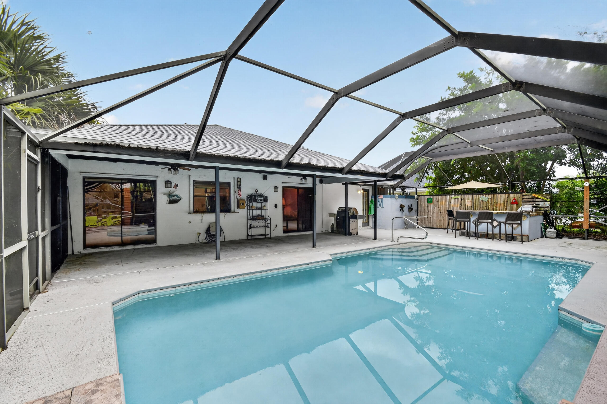 SUGAR POND MANOR OF WELLINGTON - Residential