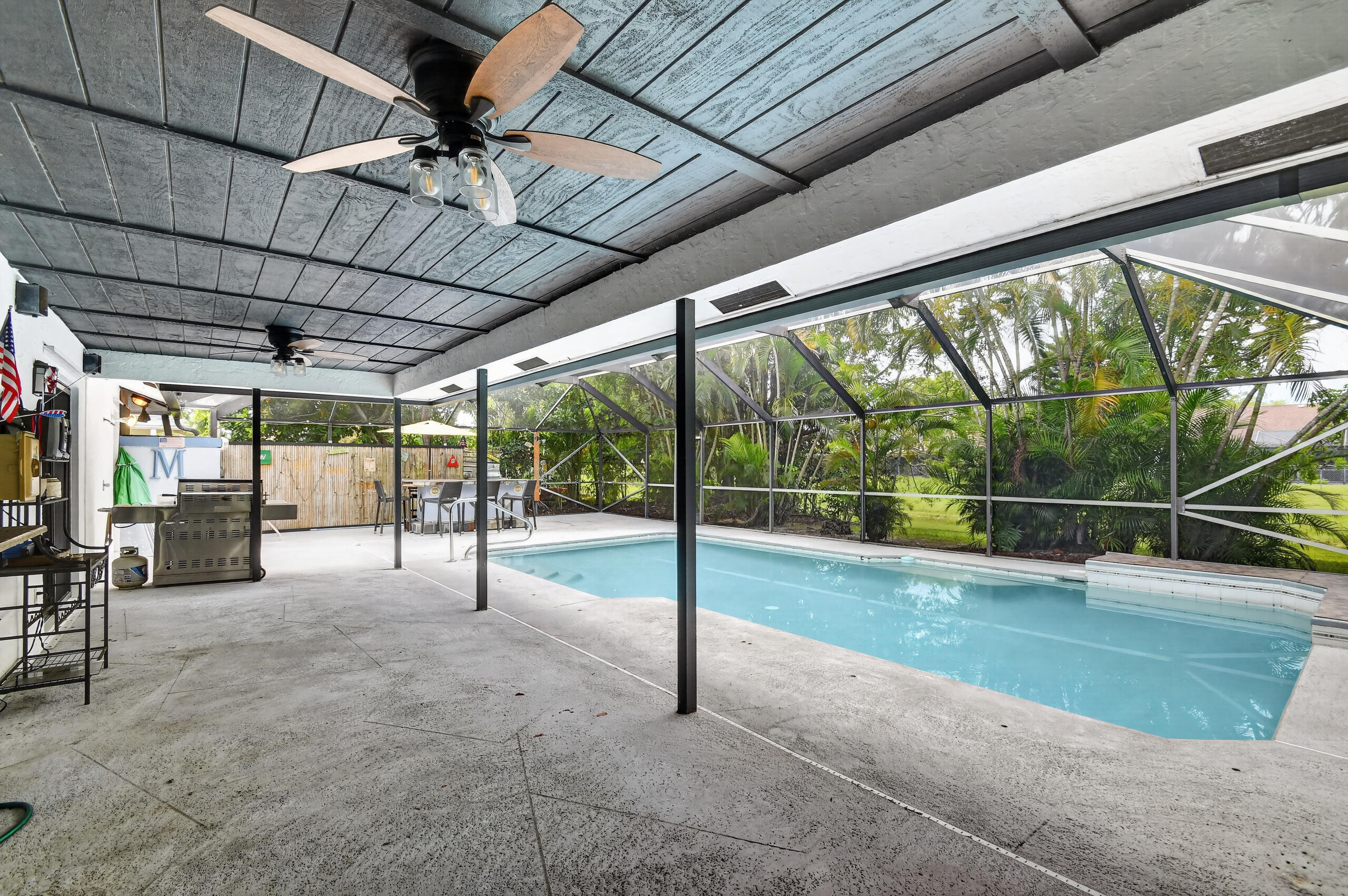 SUGAR POND MANOR OF WELLINGTON - Residential