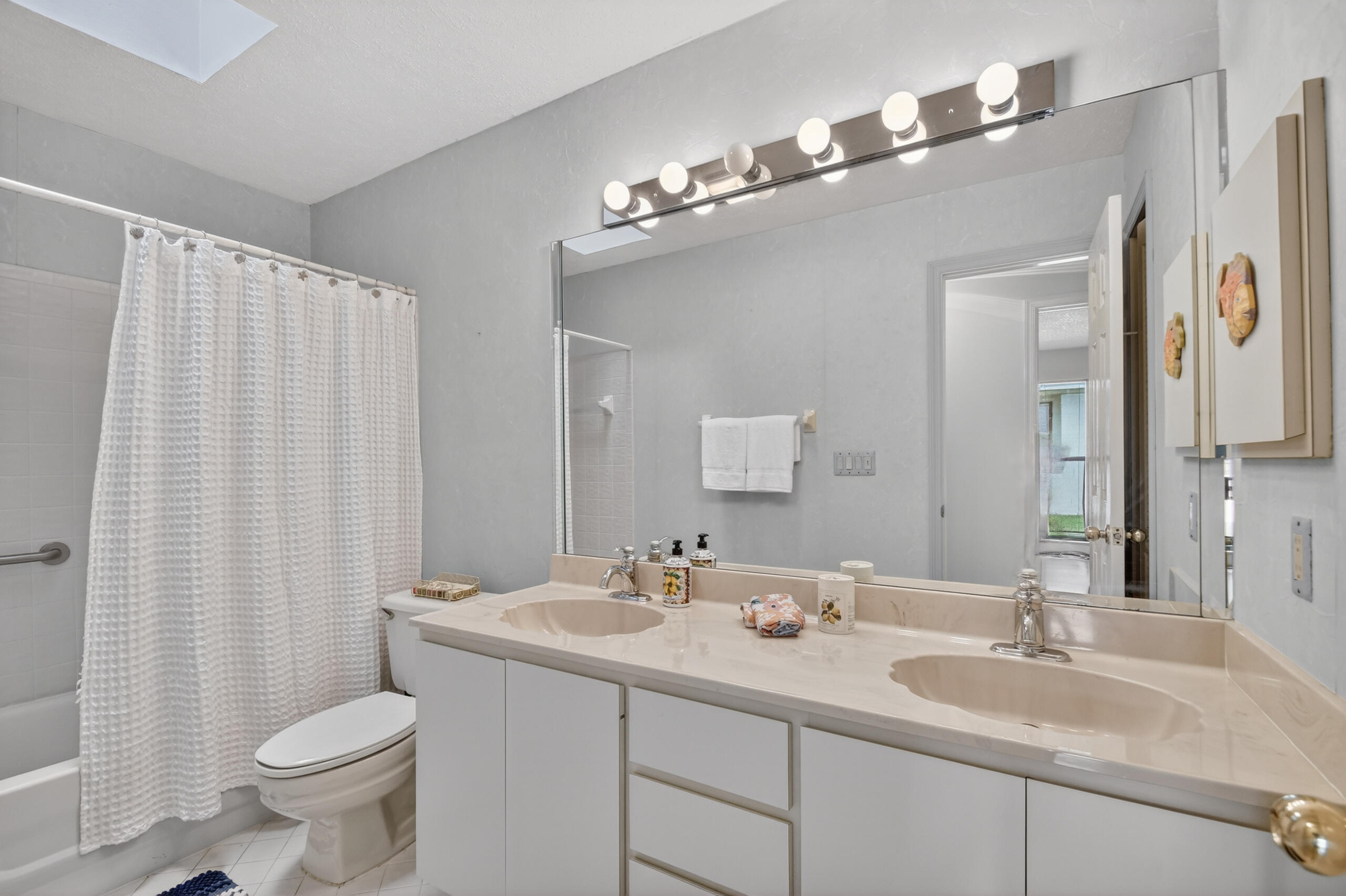SUGAR POND MANOR OF WELLINGTON - Residential