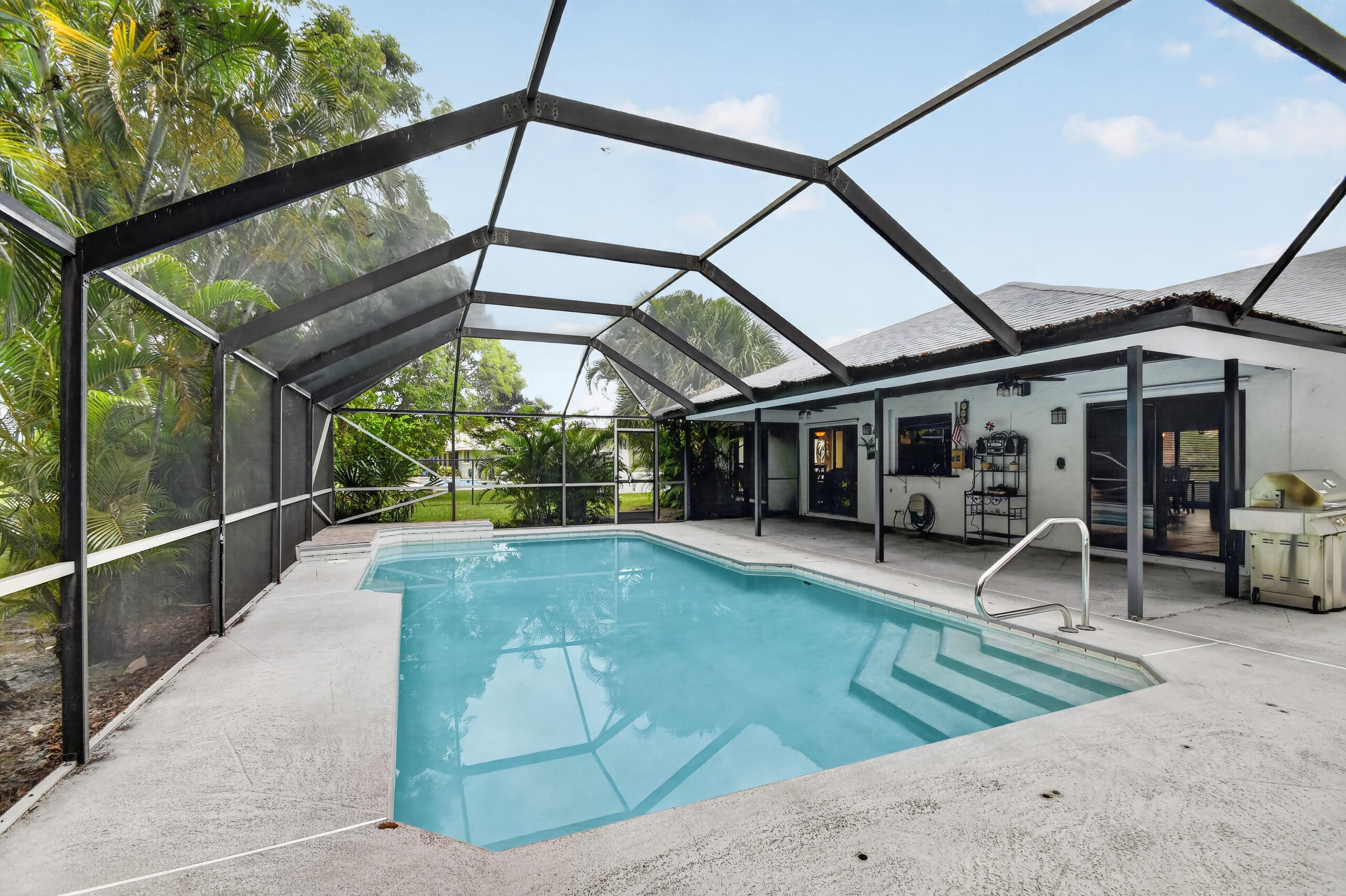 SUGAR POND MANOR OF WELLINGTON - Residential