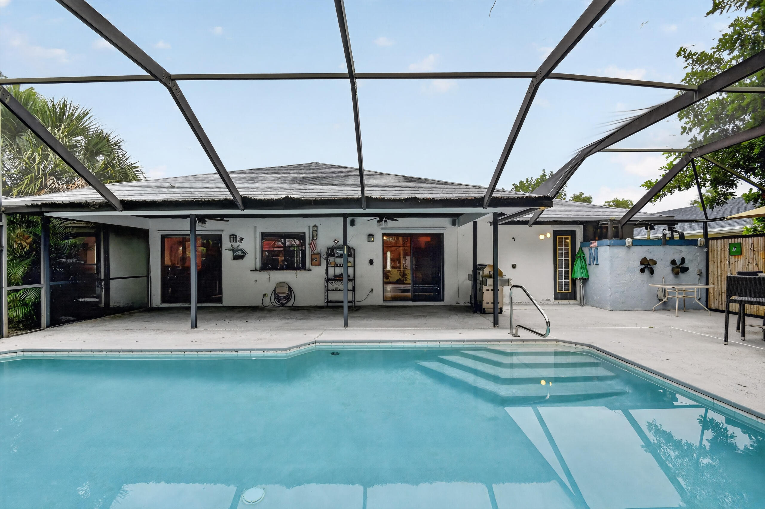 SUGAR POND MANOR OF WELLINGTON - Residential