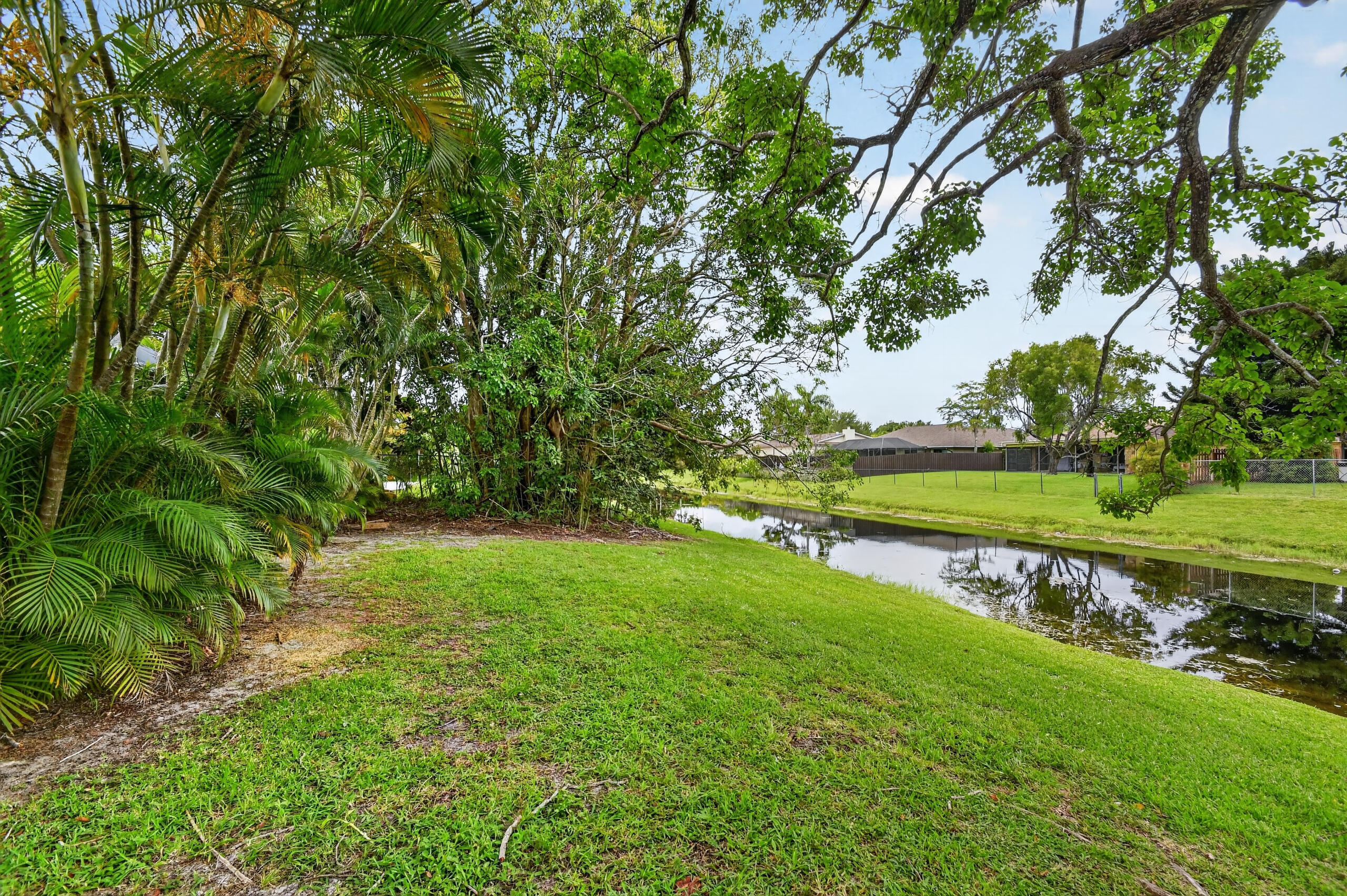 SUGAR POND MANOR OF WELLINGTON - Residential