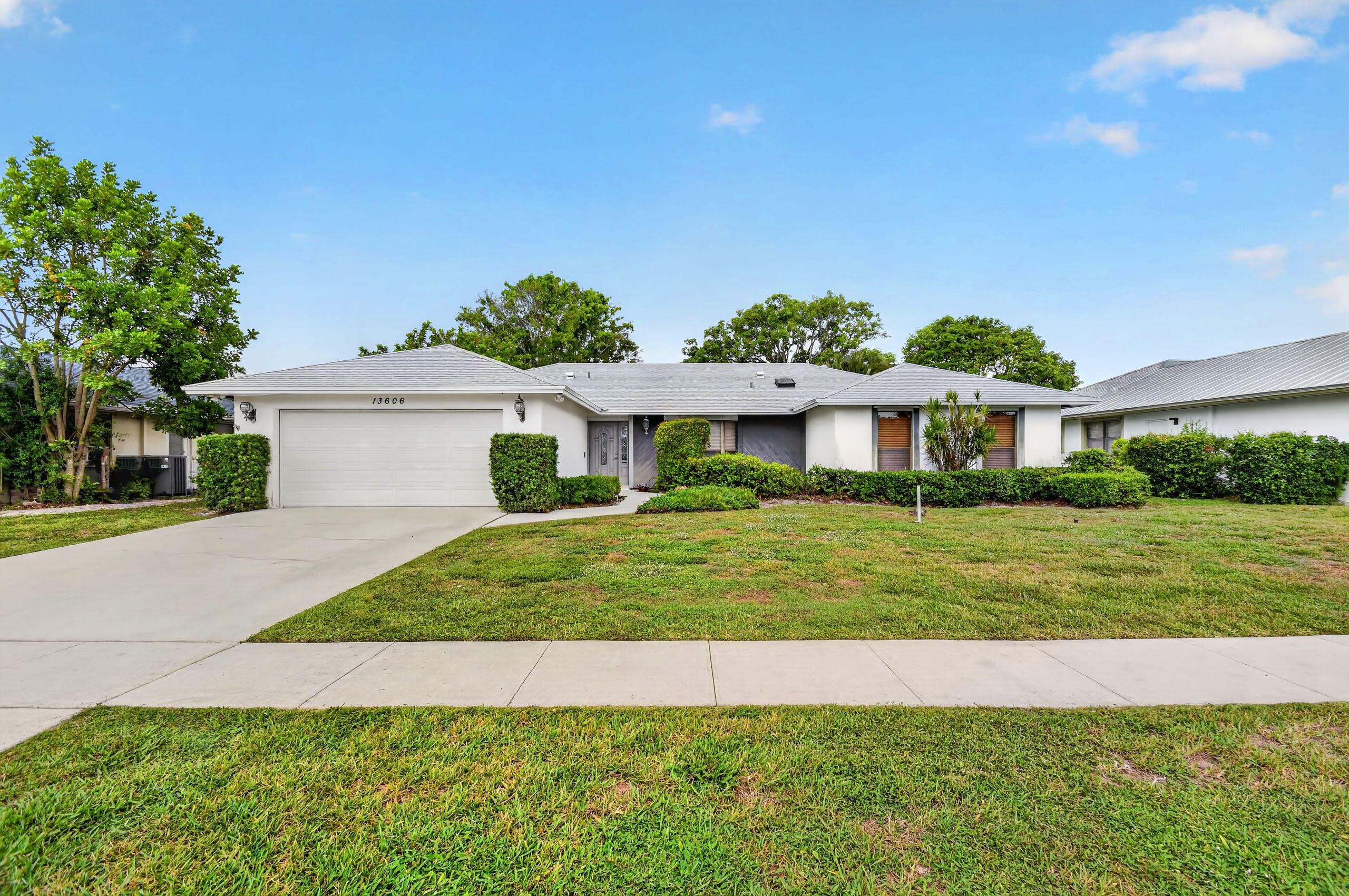 SUGAR POND MANOR OF WELLINGTON - Residential