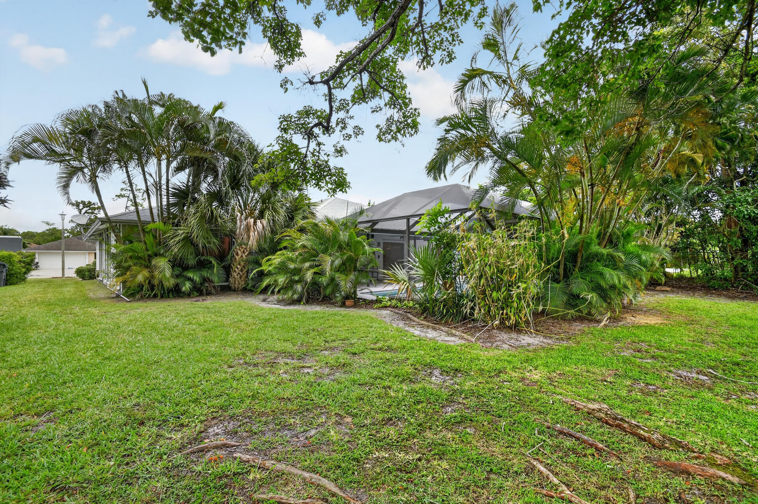 SUGAR POND MANOR OF WELLINGTON - Residential