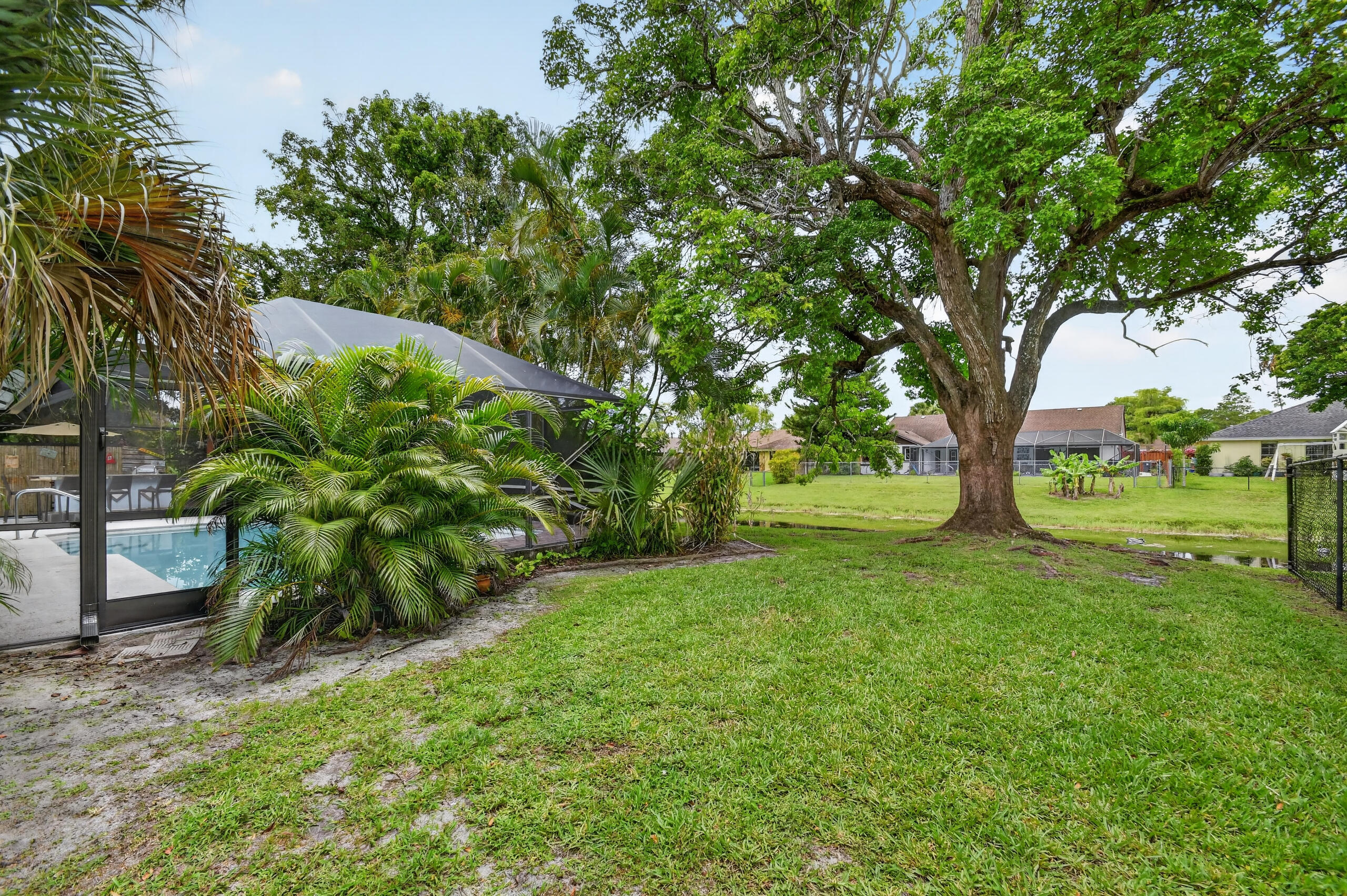 SUGAR POND MANOR OF WELLINGTON - Residential