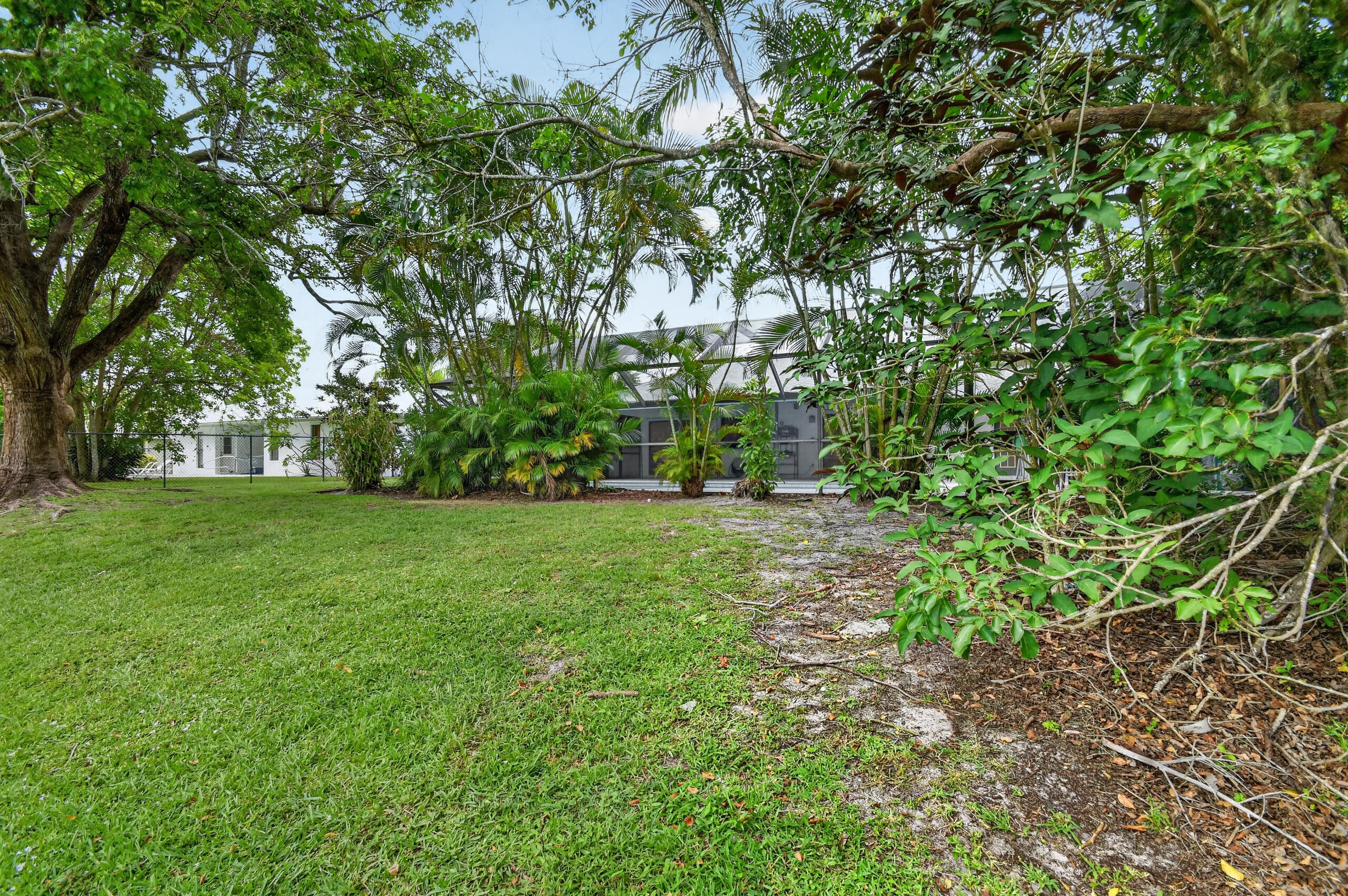 SUGAR POND MANOR OF WELLINGTON - Residential