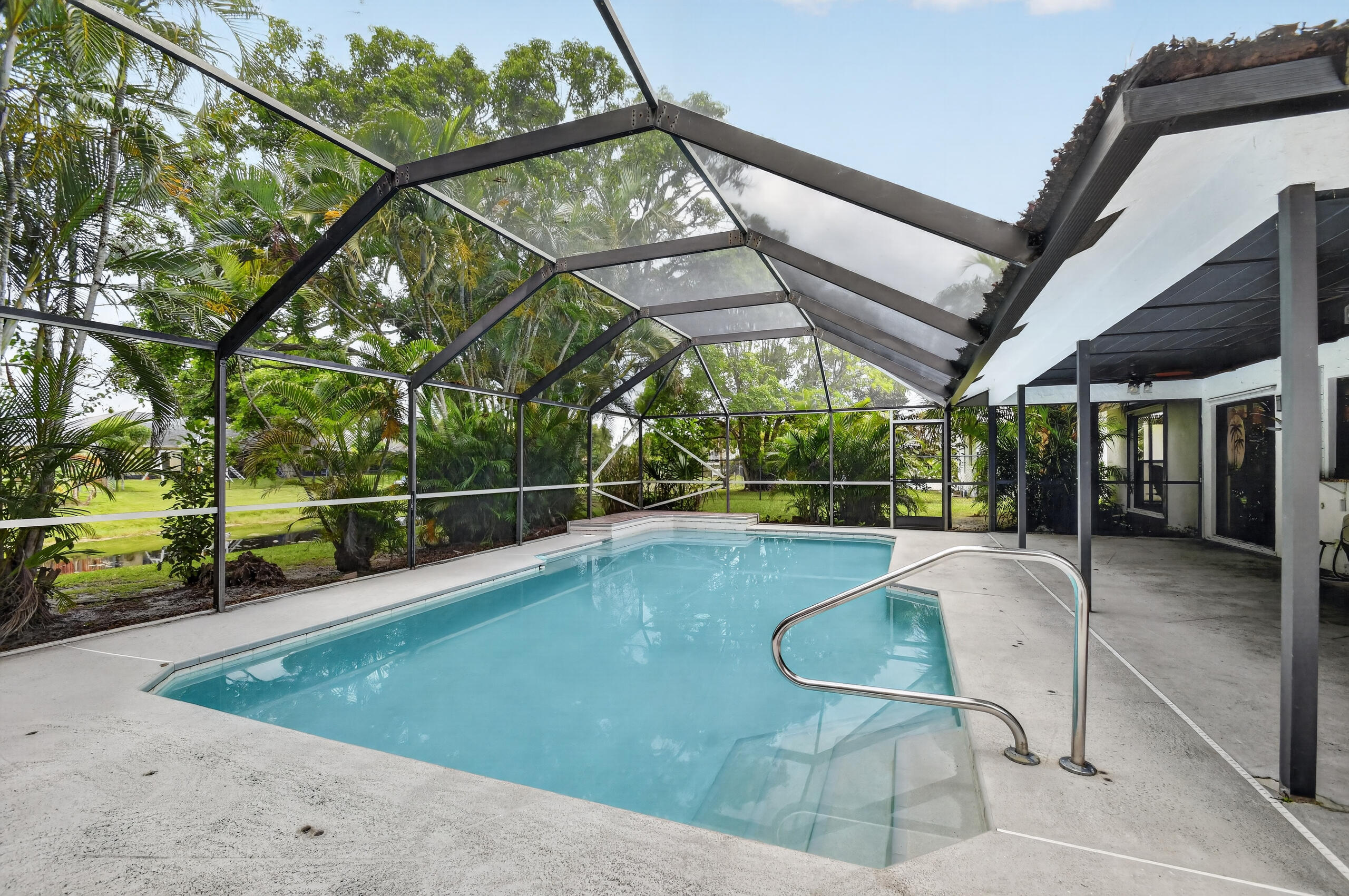 SUGAR POND MANOR OF WELLINGTON - Residential