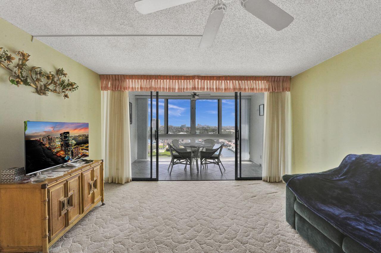 LAKE HARBOUR TOWERS CONDO - Residential