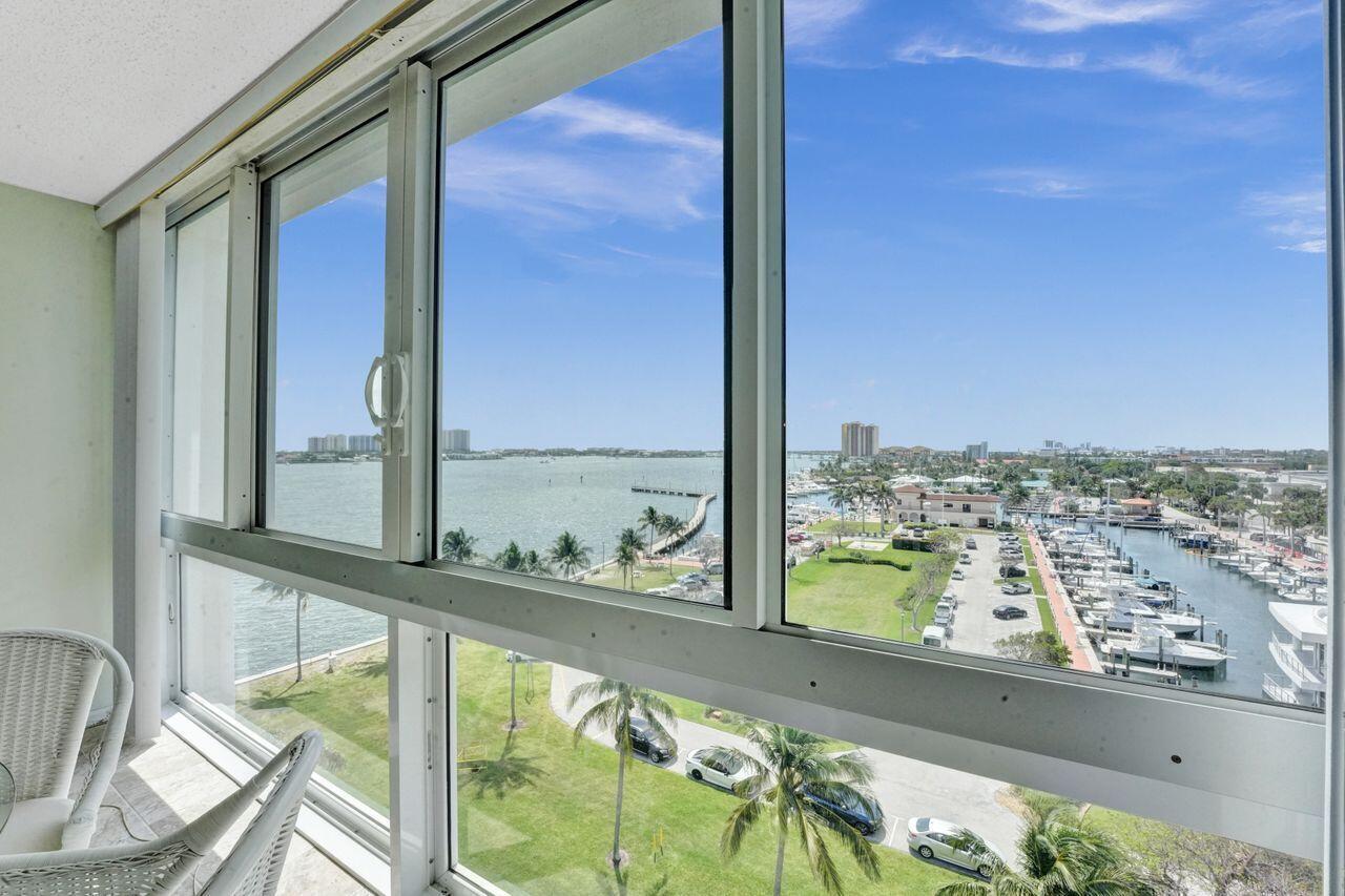 LAKE HARBOUR TOWERS CONDO - Residential