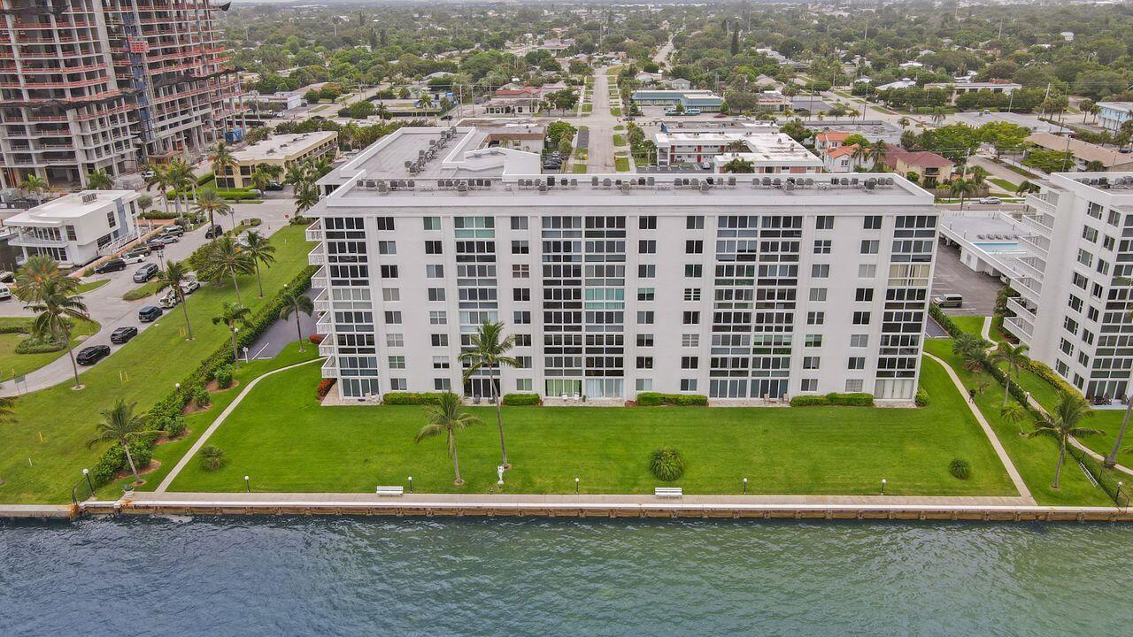 LAKE HARBOUR TOWERS CONDO - Residential