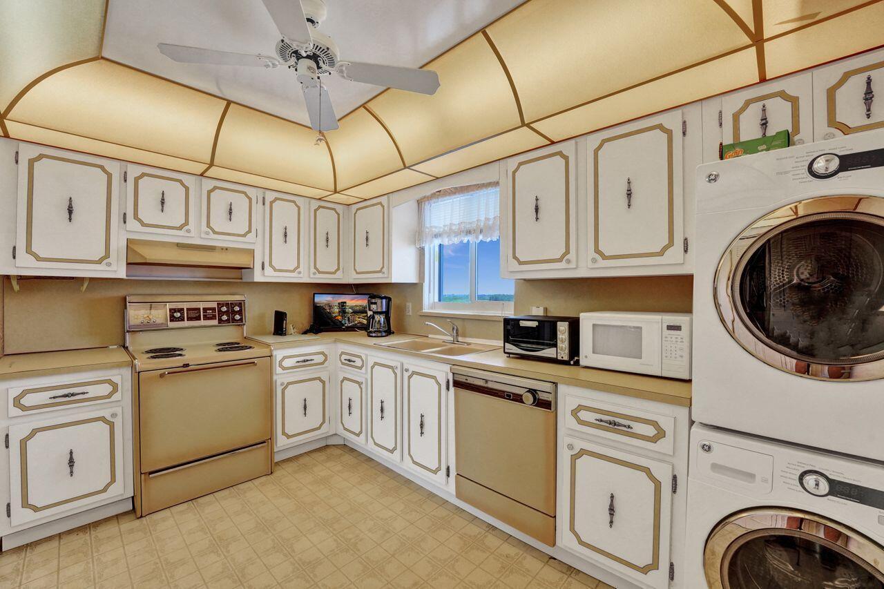LAKE HARBOUR TOWERS CONDO - Residential