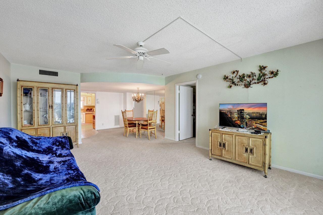 LAKE HARBOUR TOWERS CONDO - Residential