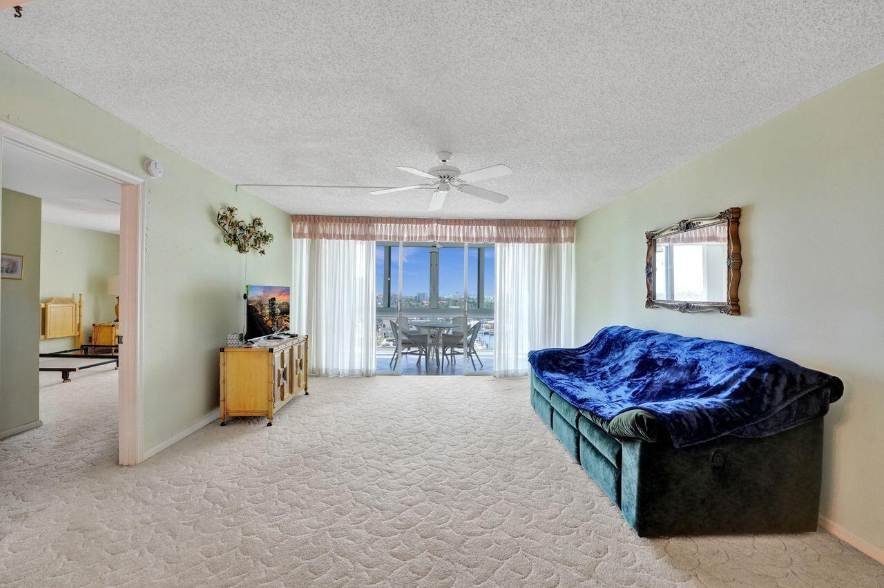 LAKE HARBOUR TOWERS CONDO - Residential