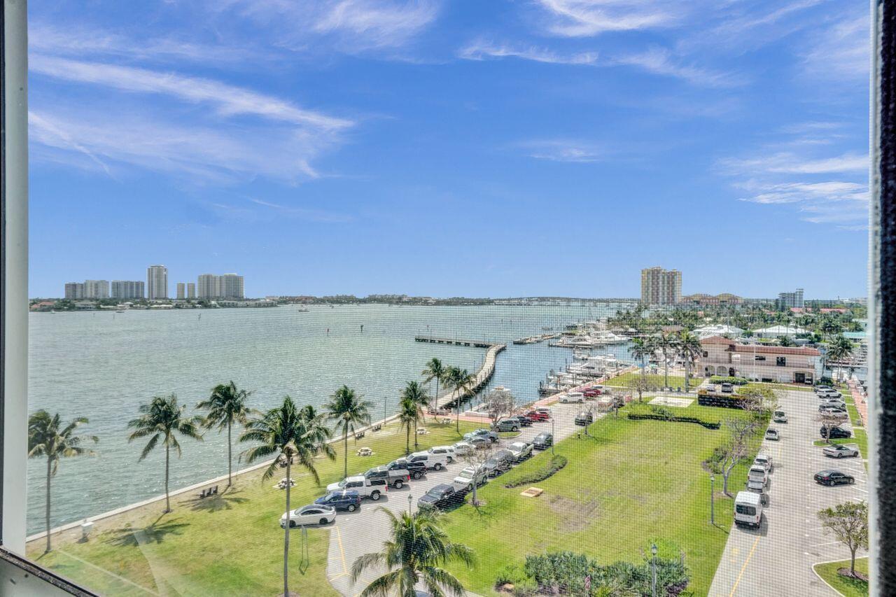 LAKE HARBOUR TOWERS CONDO - Residential