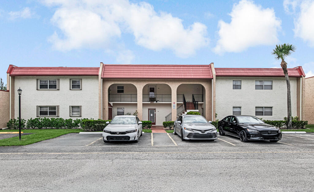 GOLDEN LAKES VILLAGE CONDO 1 THRU 13-A - Residential
