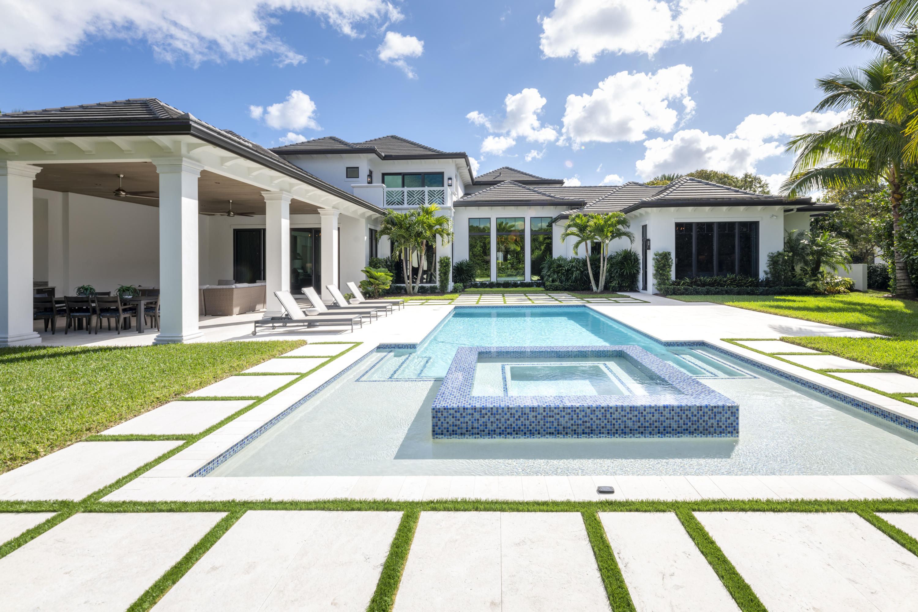 ADMIRALS COVE - Residential