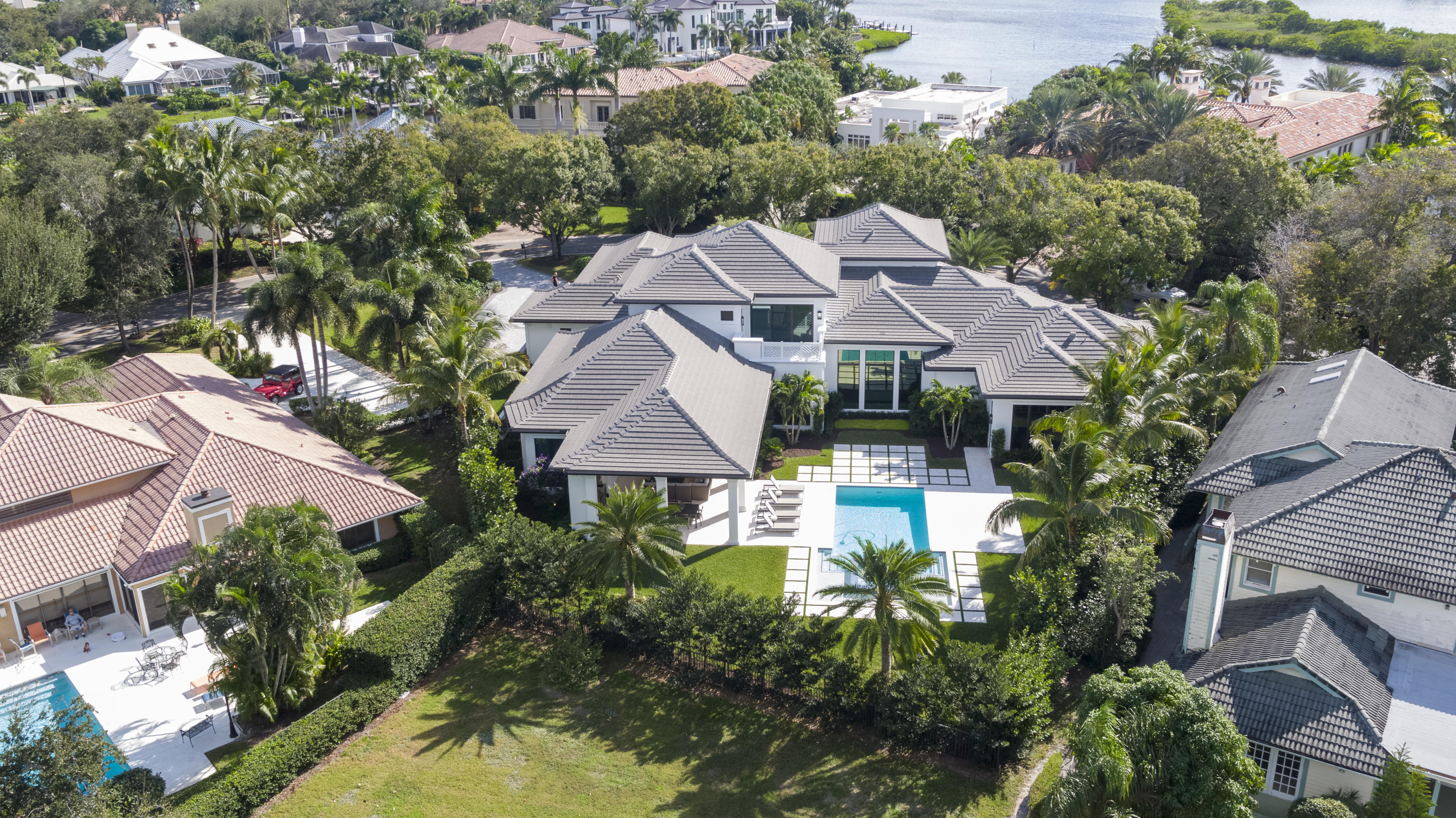 ADMIRALS COVE - Residential