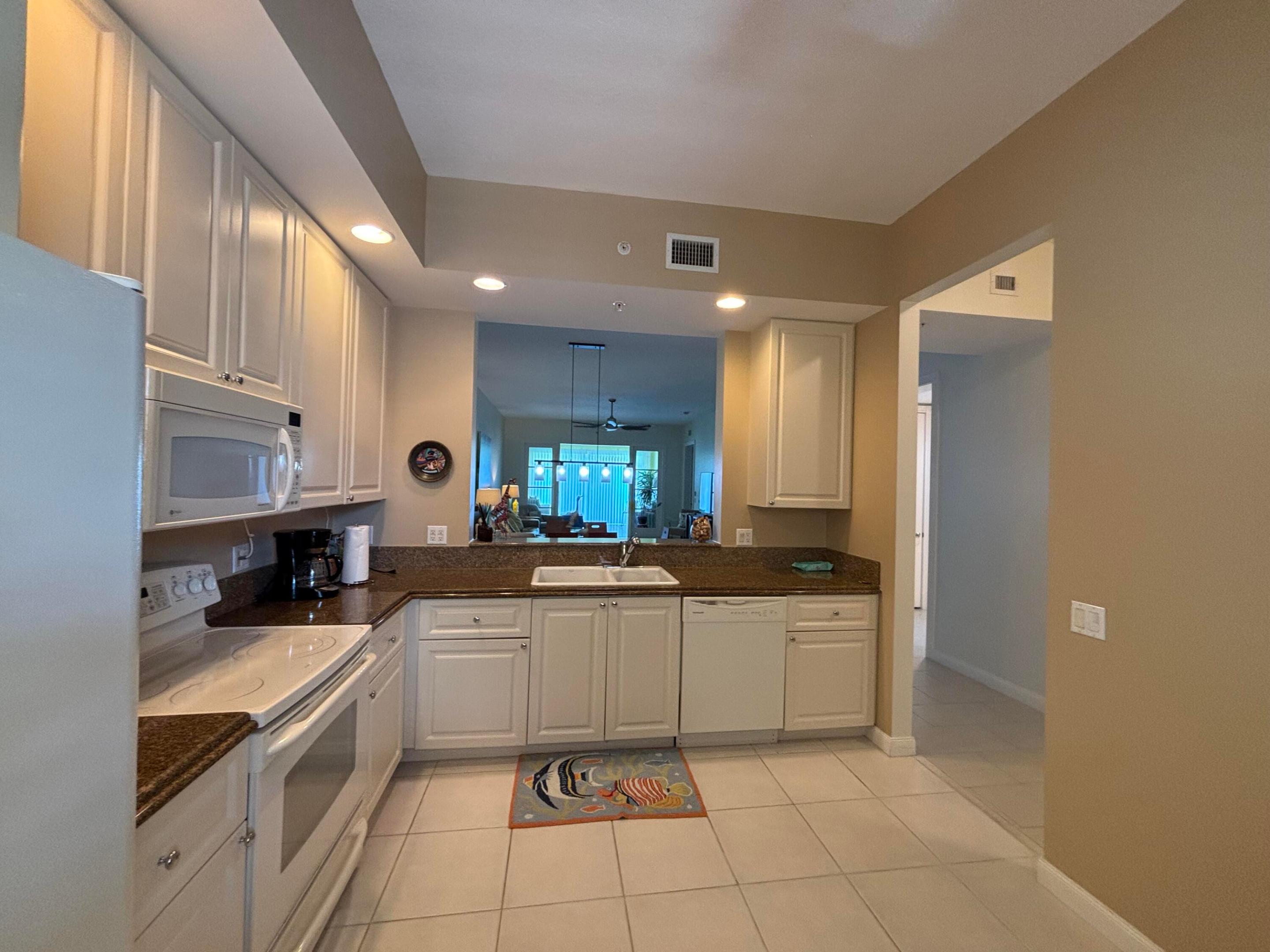 HARBOUR ISLE AT HUTCHINSON ISLAND - Residential Lease