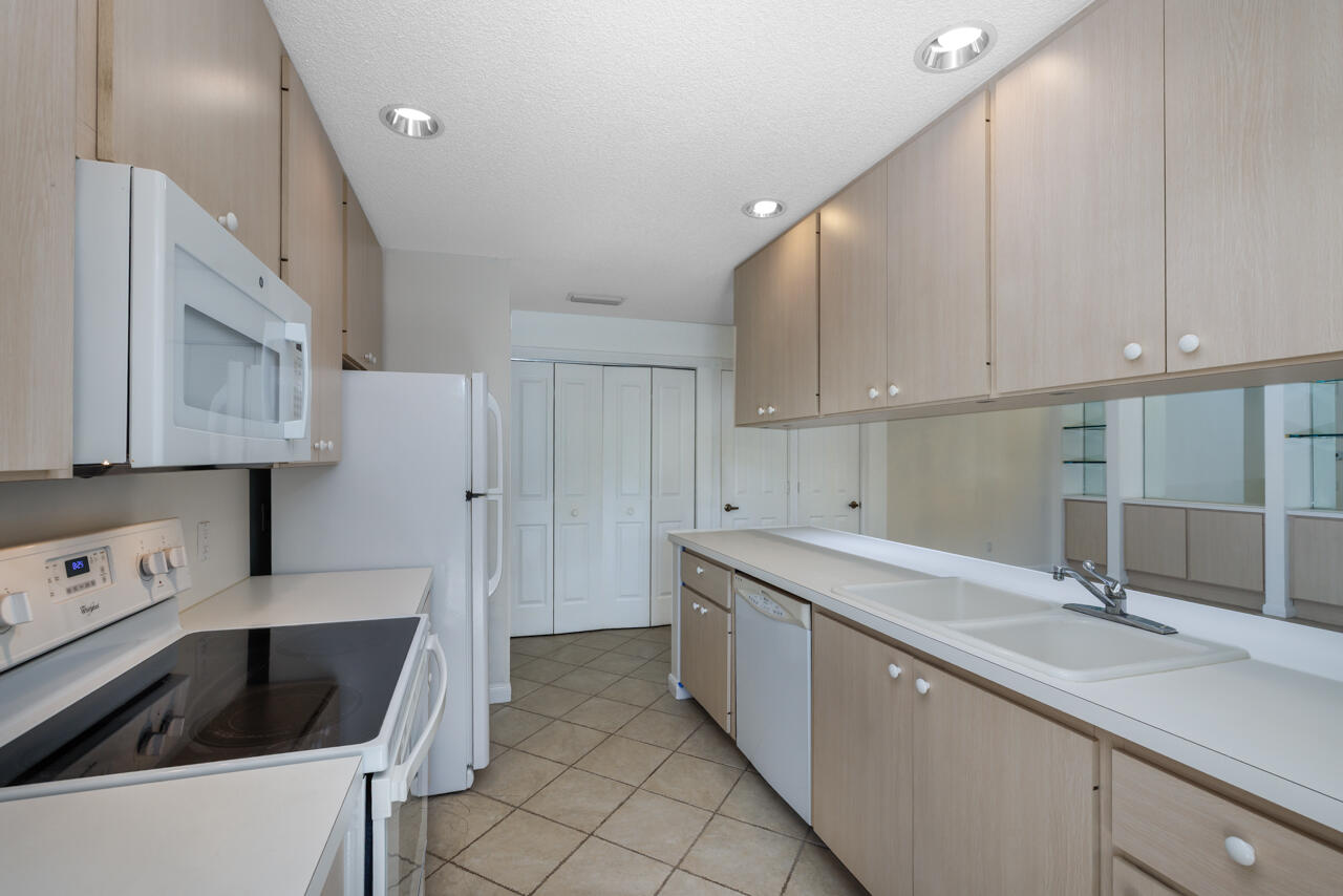 THE MEADOWS AT MARTIN DOWNS - Residential Lease