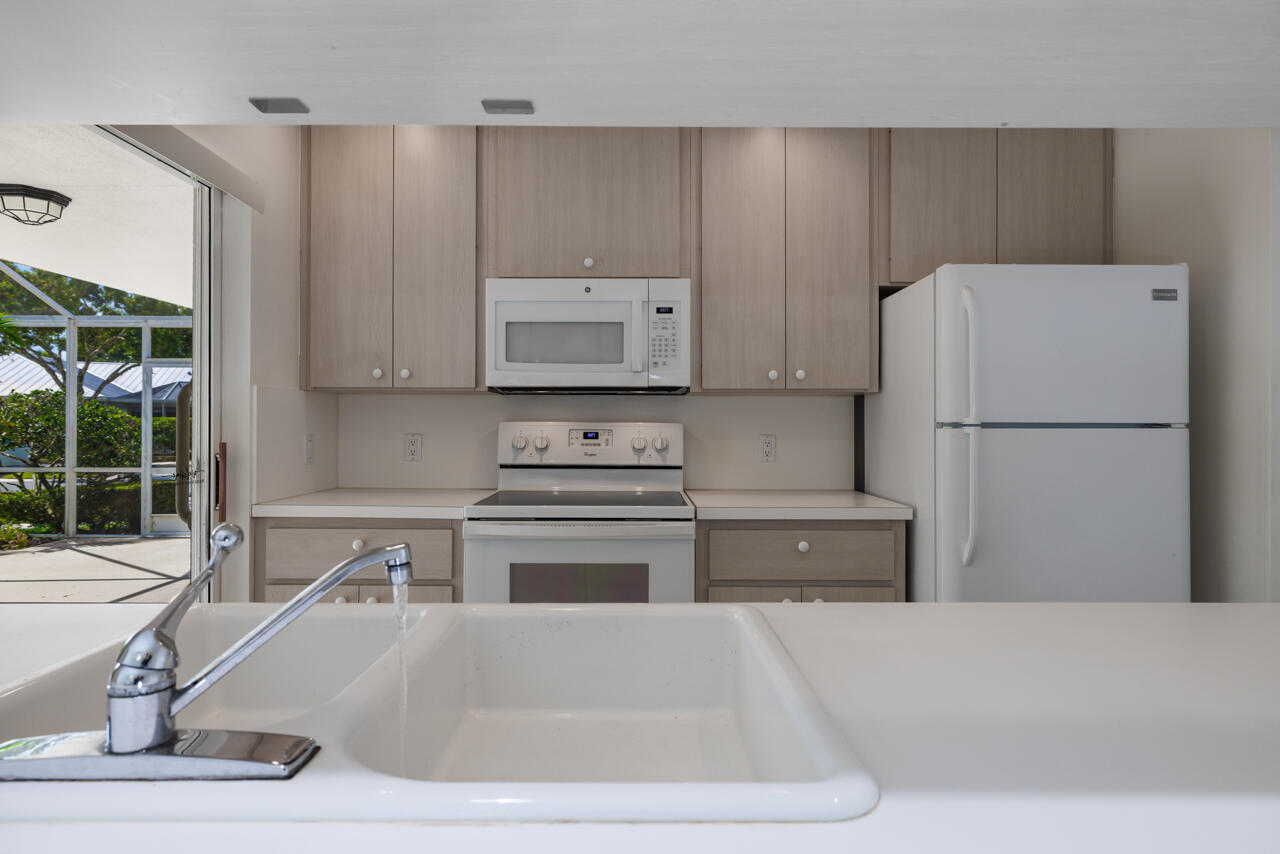 THE MEADOWS AT MARTIN DOWNS - Residential Lease