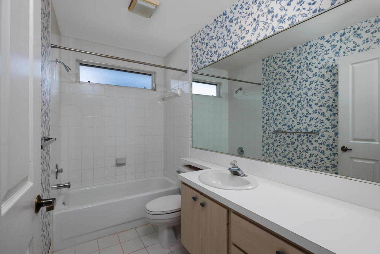 THE MEADOWS AT MARTIN DOWNS - Residential Lease