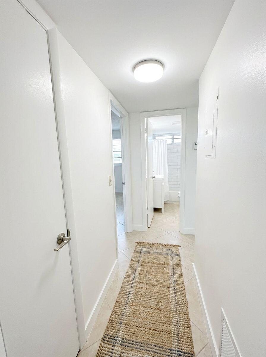 VILLAGE ROYALE GREENDALE CONDO - Residential