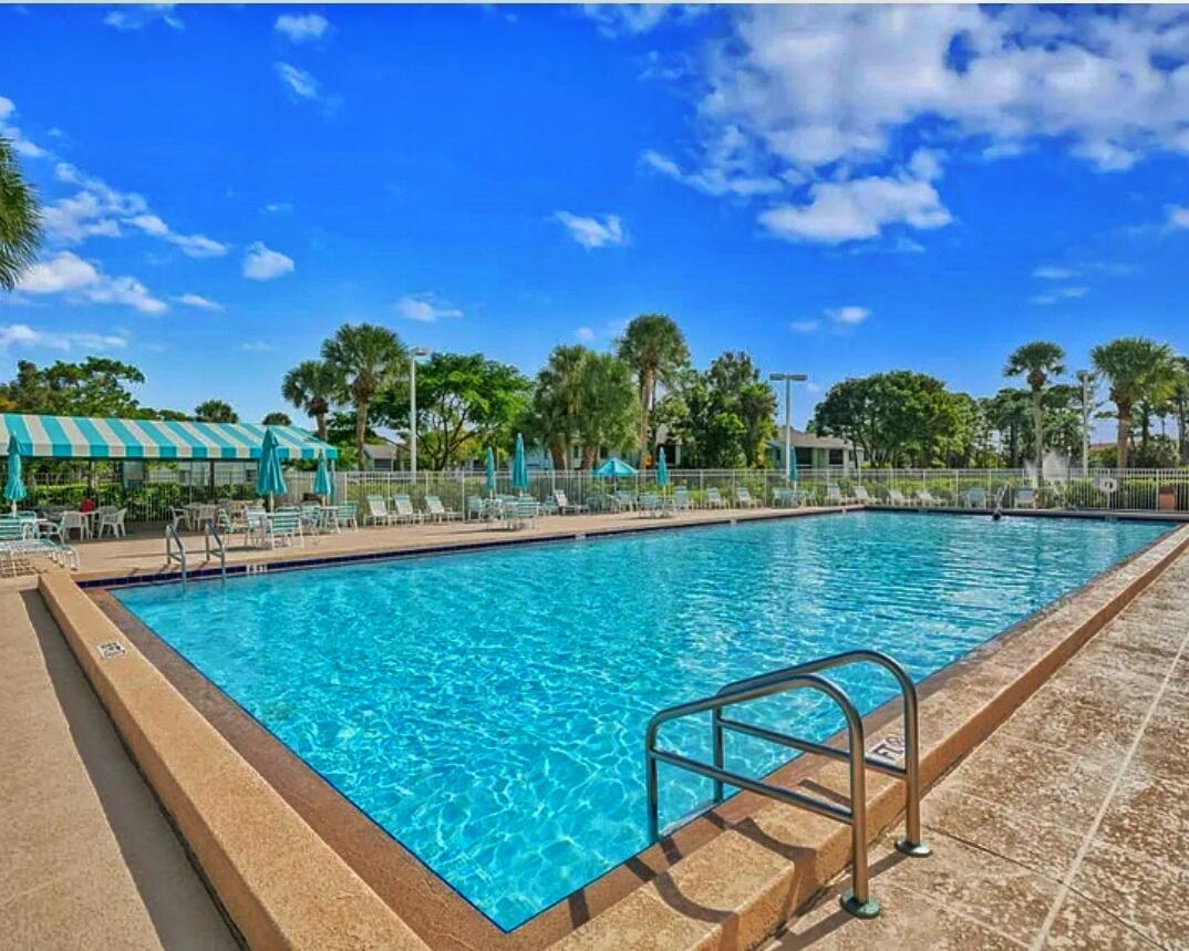 VILLAGE ROYALE GREENDALE CONDO - Residential