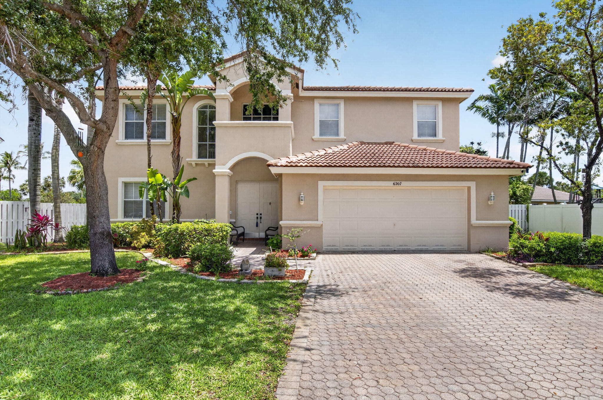 6207 Shadow Tree Ln , Lake Worth Fl 33463 , Gated Community in Desirable Winston Trails , Zoned in A Rated Schools, in Cul De Sac , Large Parcel 0.33 ,  Fenced In Yard ( No rear neighbors )  New A/C 2026 , New Well Pump- Sprinklers, New Garage Opener .  Granit Kitchen  , renovated bathroom , 1st floor all tiled , 2nf fl wood flooring Key Property Features Renovations & Upgrades: Recent updates include a new A/C (2026), a new well pump for the sprinkler system, and a new garage door opener. Interior Finishes: The kitchen features granite countertops, and the first floor is fully tiled, while the second floor is finished with wood flooring. Outdoor Space: The home boasts a fenced-in yard on a large parcel with no rear neighbors, offering enhanced privacy. Winston Trails Community: